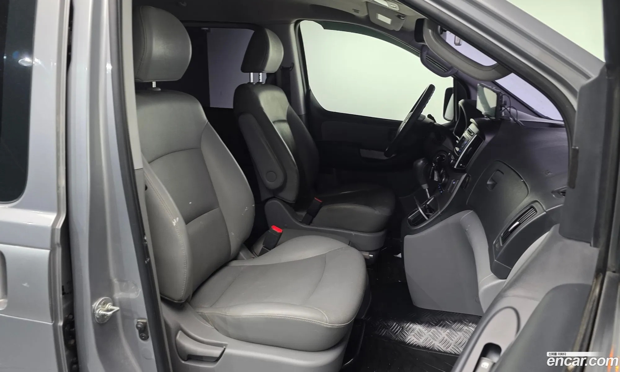 Hyundai Grand Starex 2015 — 17