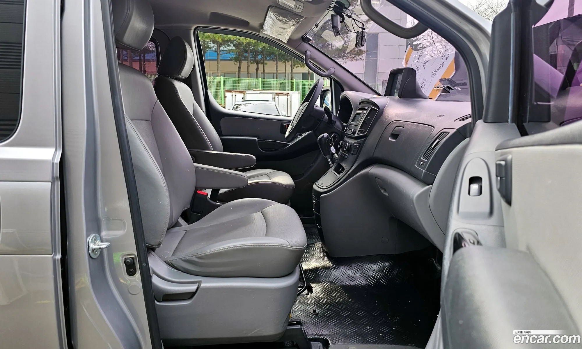 Hyundai Grand Starex 2017 — 19
