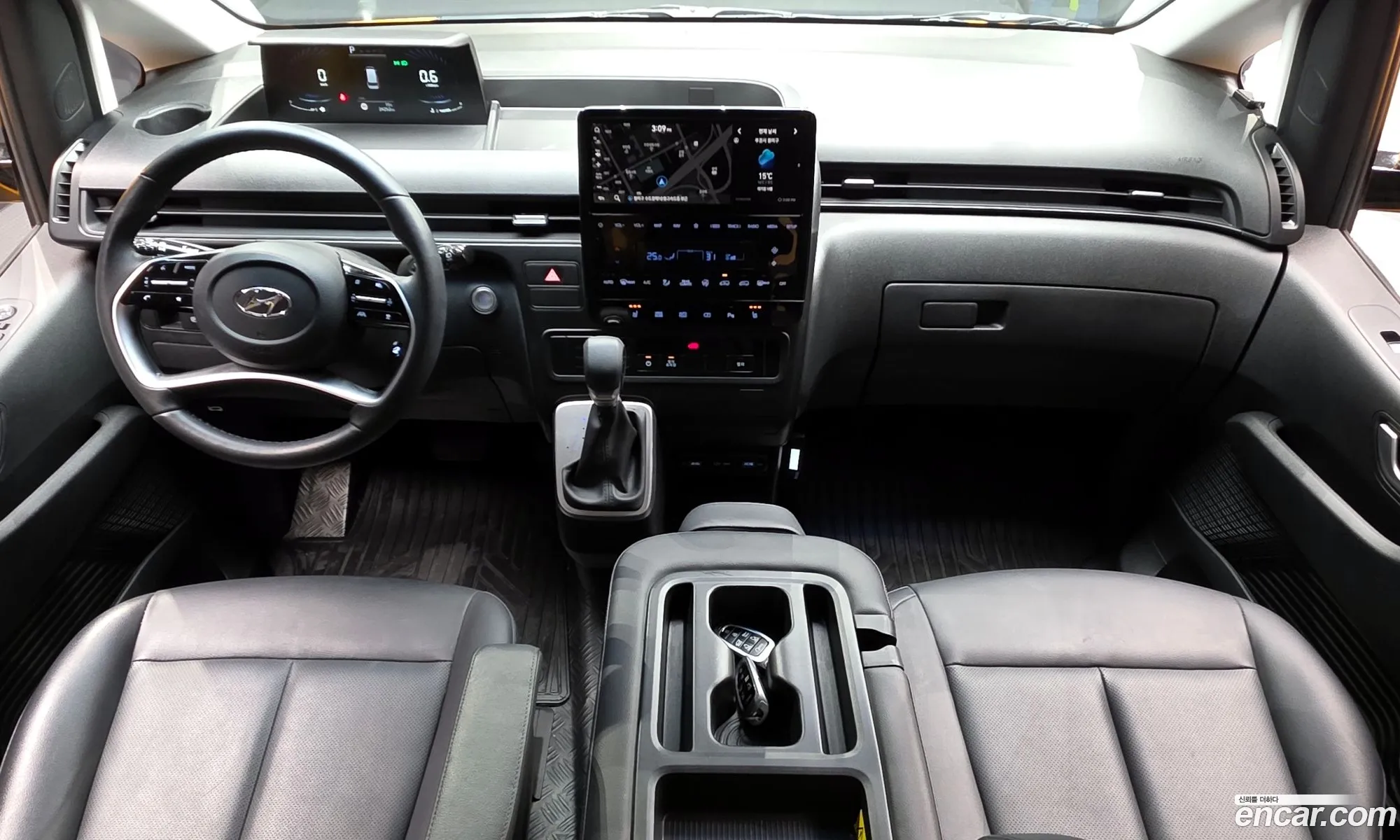Hyundai Staria 2023 — 16