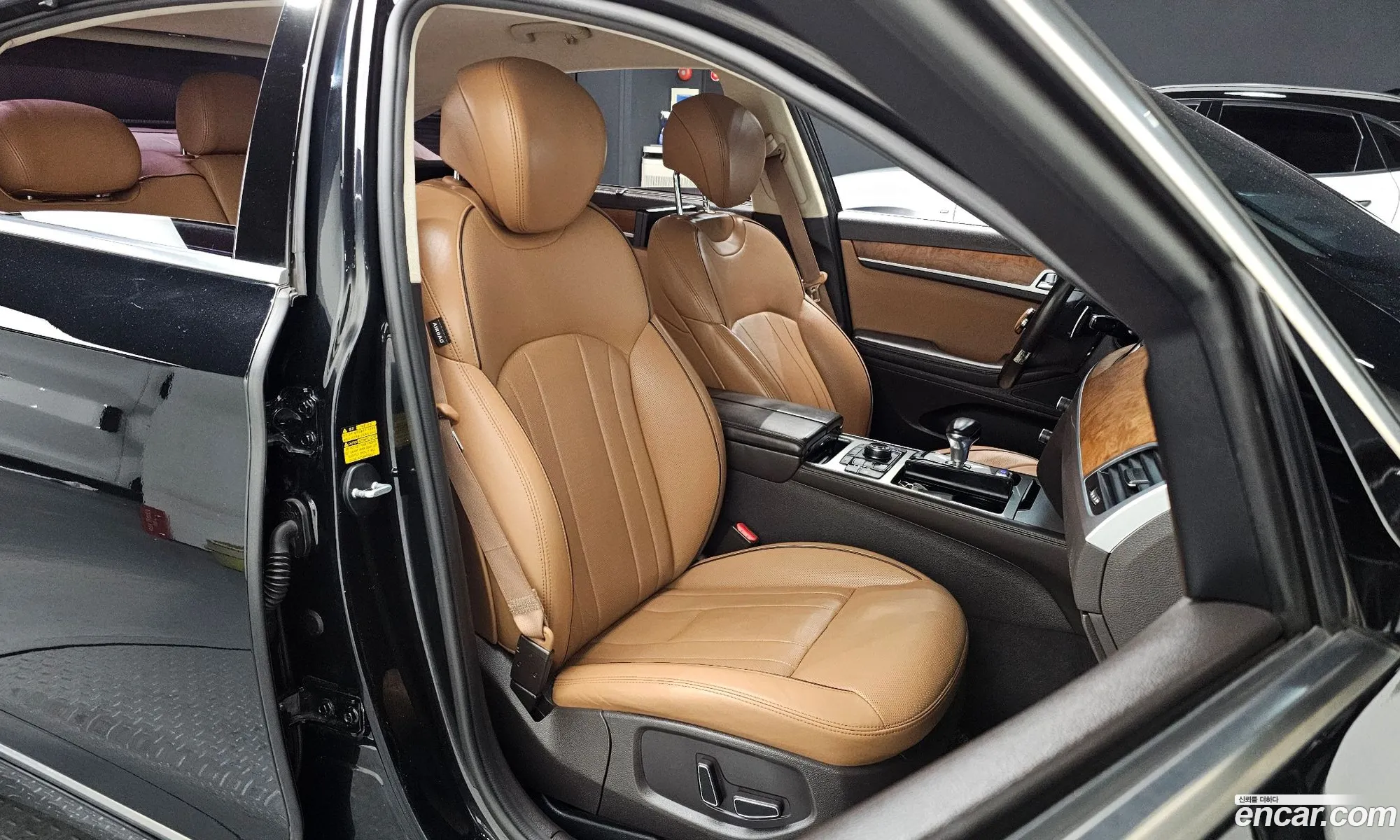 Genesis G80 2016 — 17