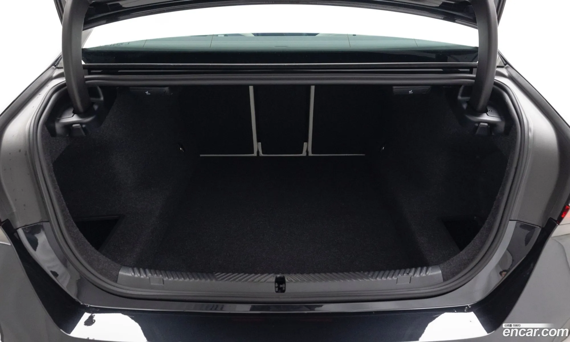 BMW 5 Series 2025 — 17