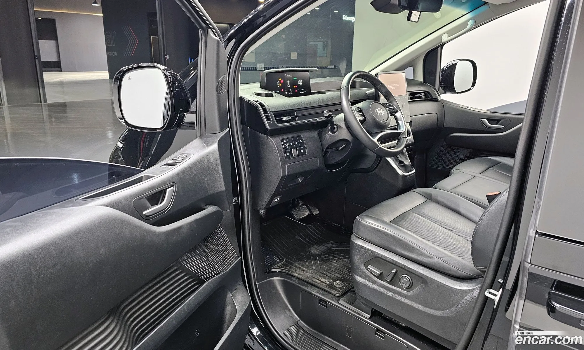 Hyundai Staria 2024 — 2
