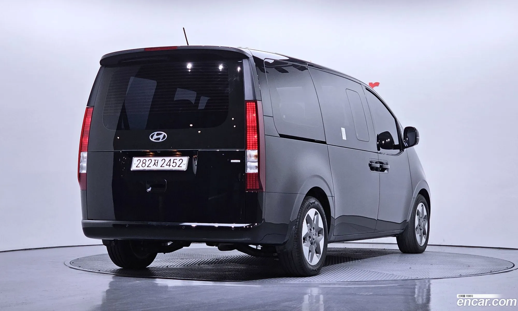 Hyundai Staria 2024 — 7