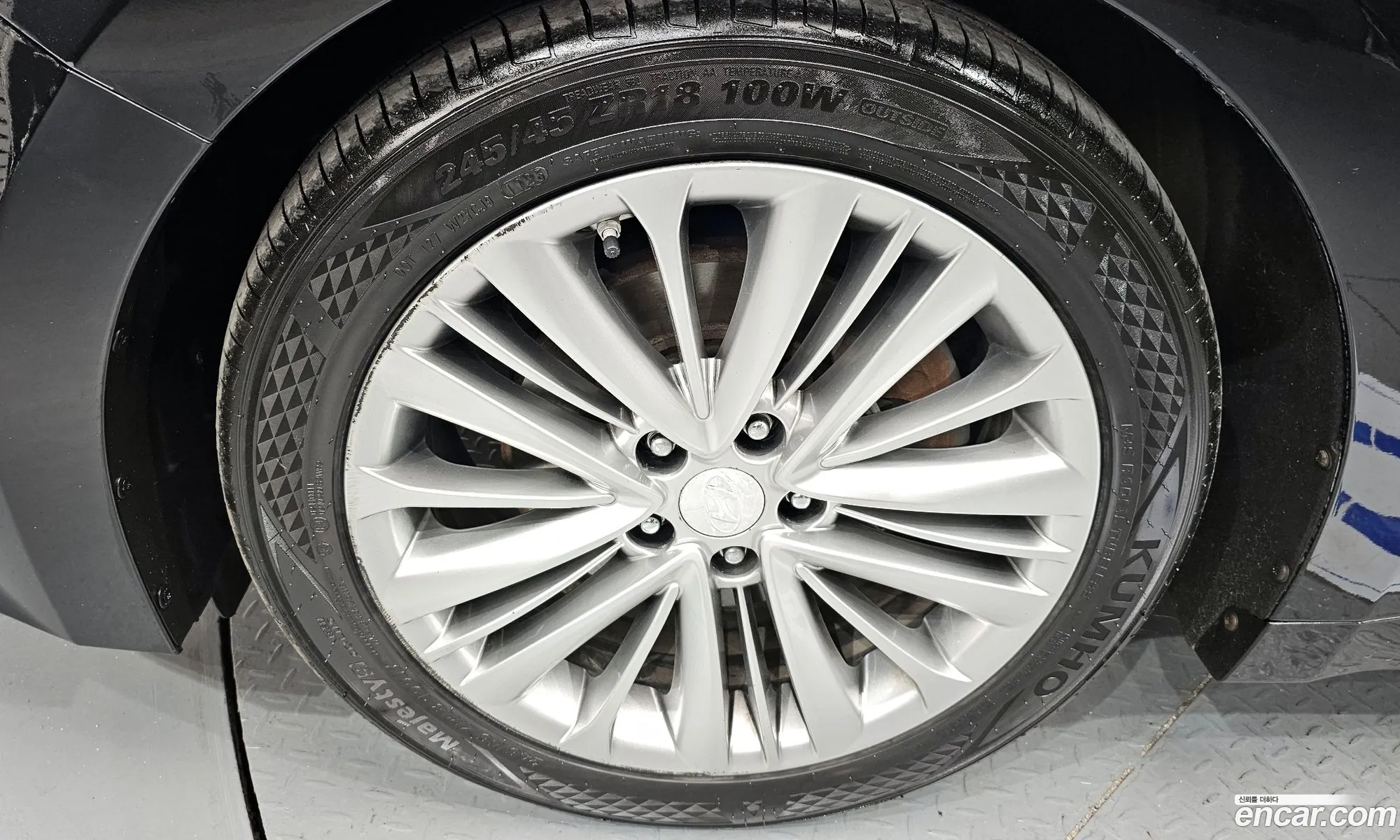 Hyundai Aslan 2015 — 17