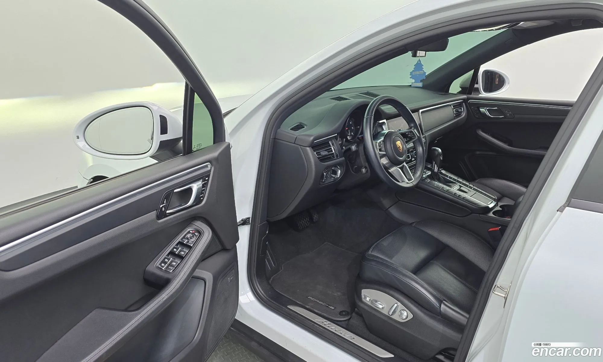 Porsche Macan 2019 WP1AA2958KLB18955 — 18