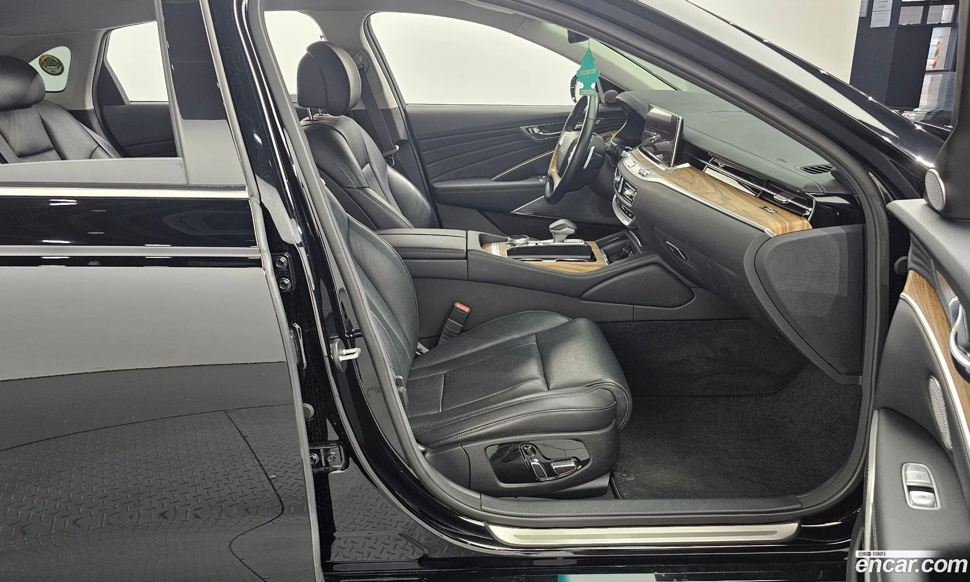 Kia K9 2023 — 17