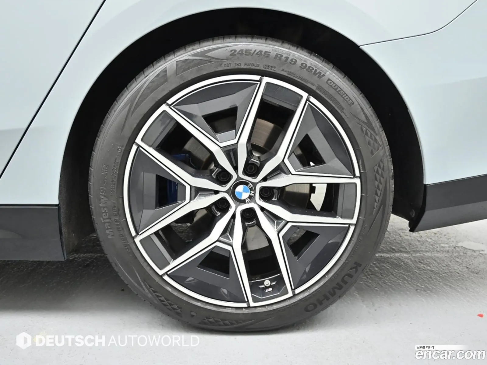 BMW 5 Series 2023 — 9