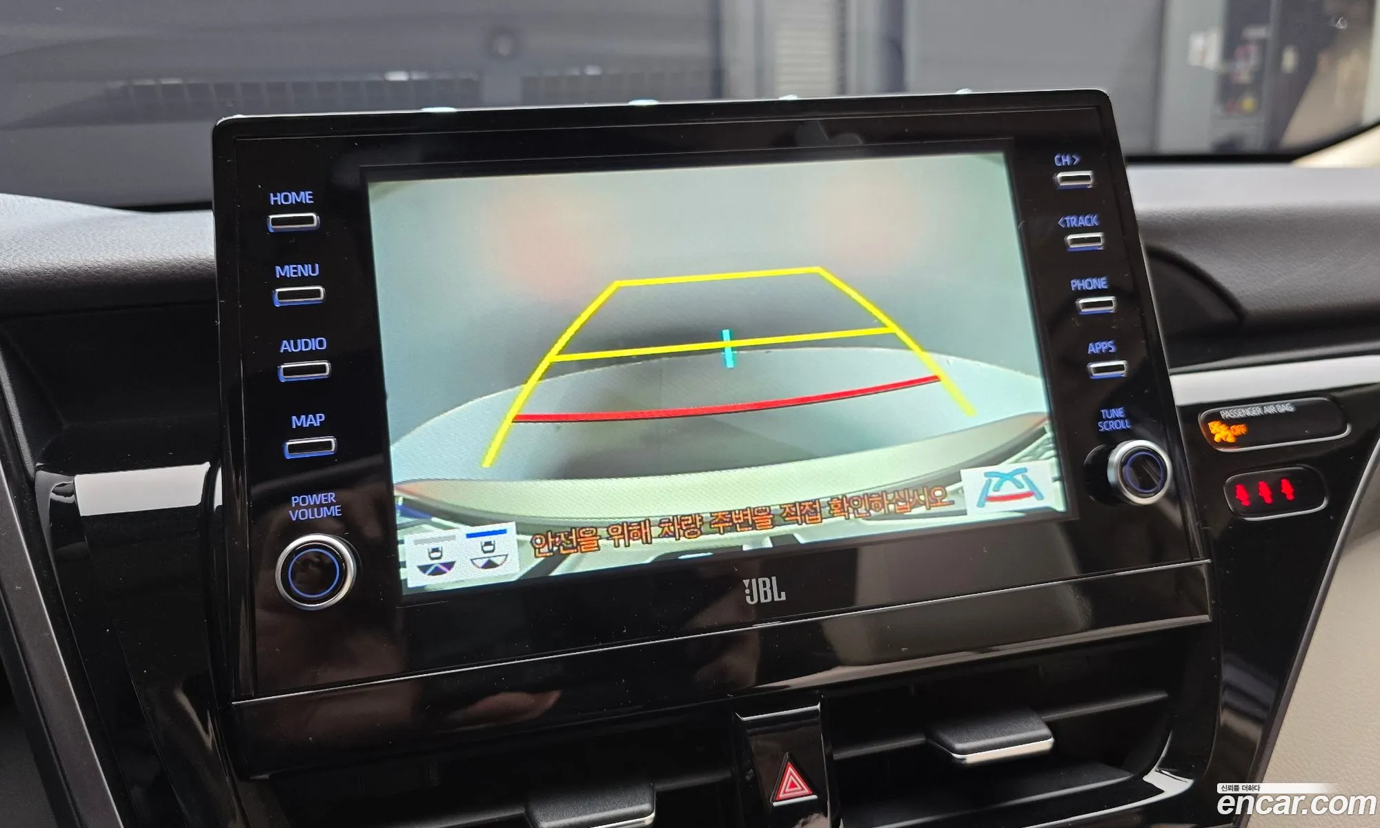 Toyota Camry 2023 — 17