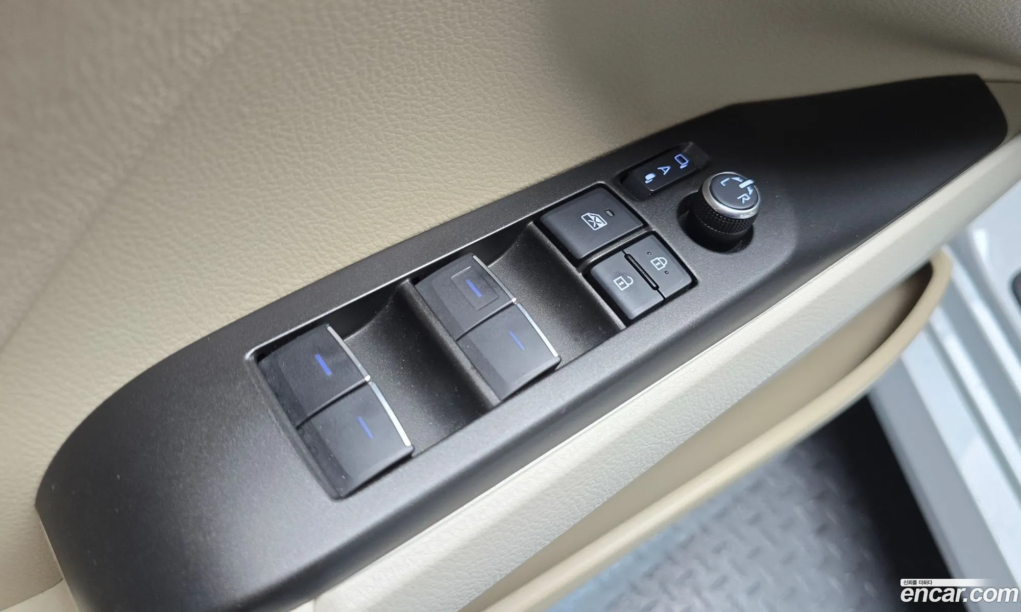 Toyota Camry 2023 — 18