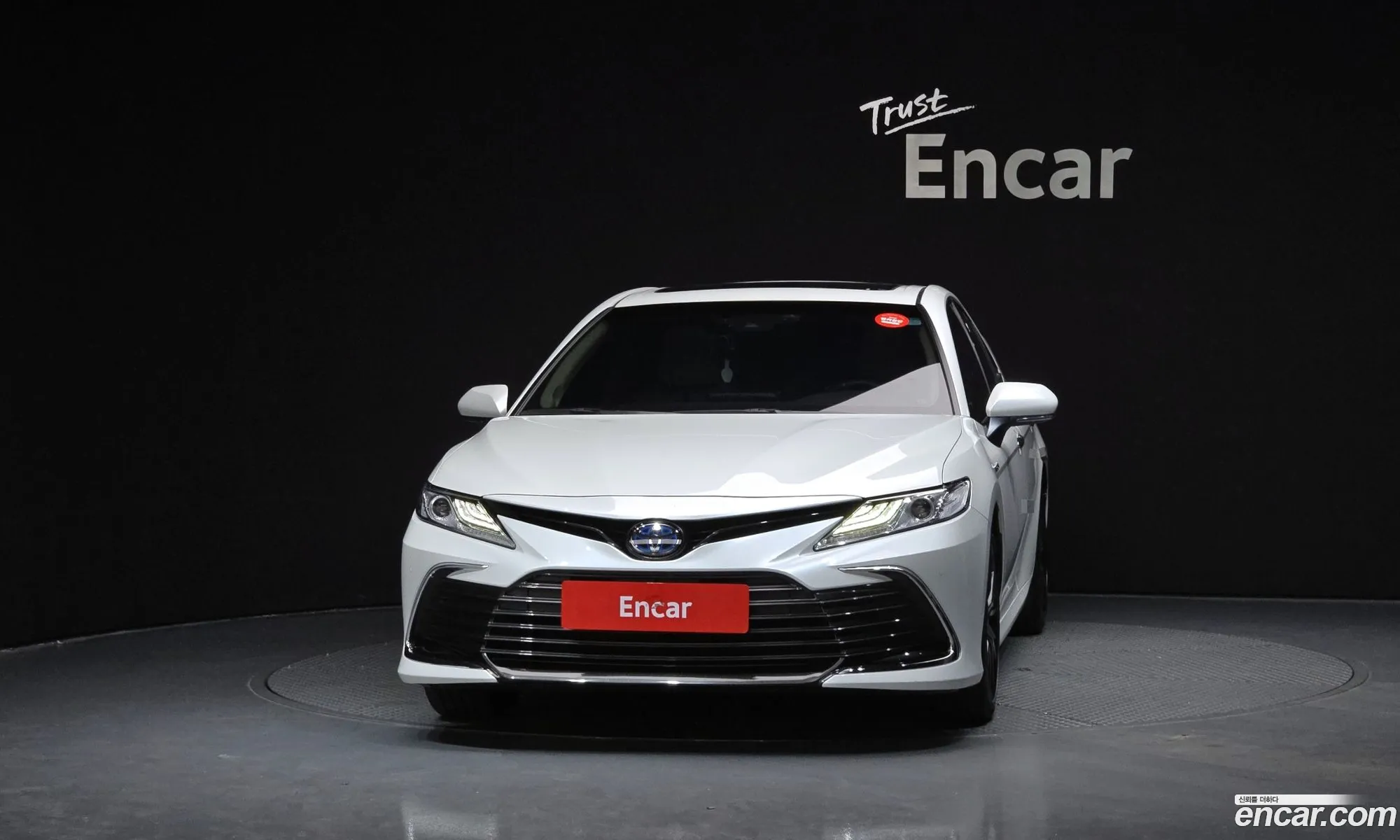 Toyota Camry 2023 — 4
