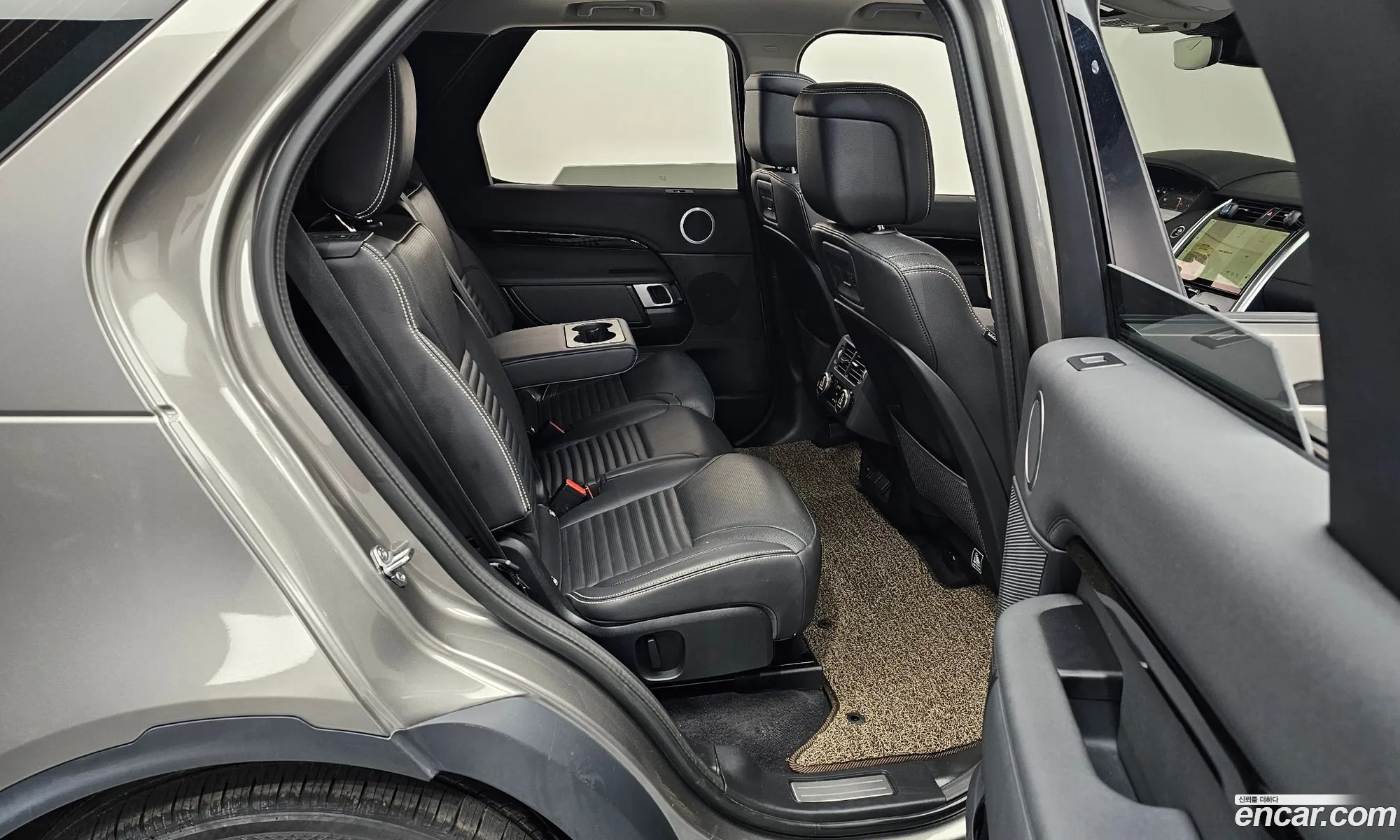 Land Rover Discovery 5