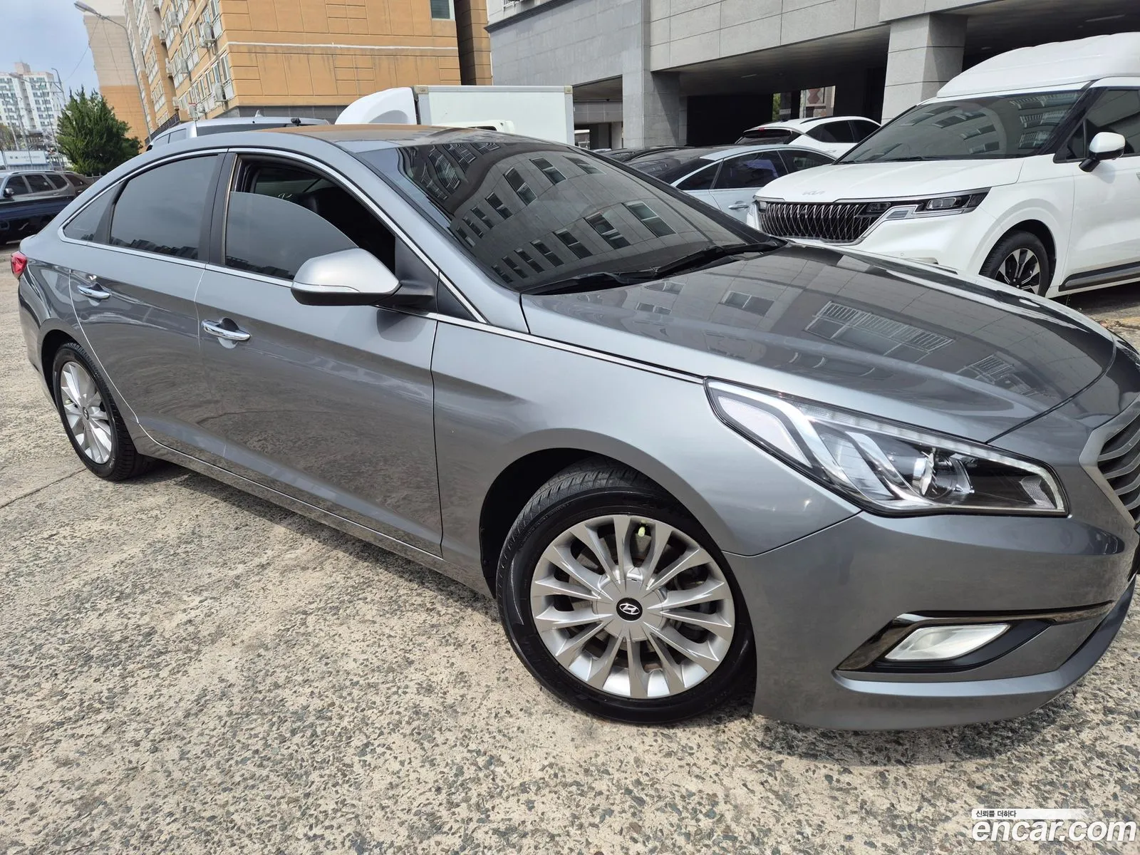 Hyundai LF Sonata 2017 — 12