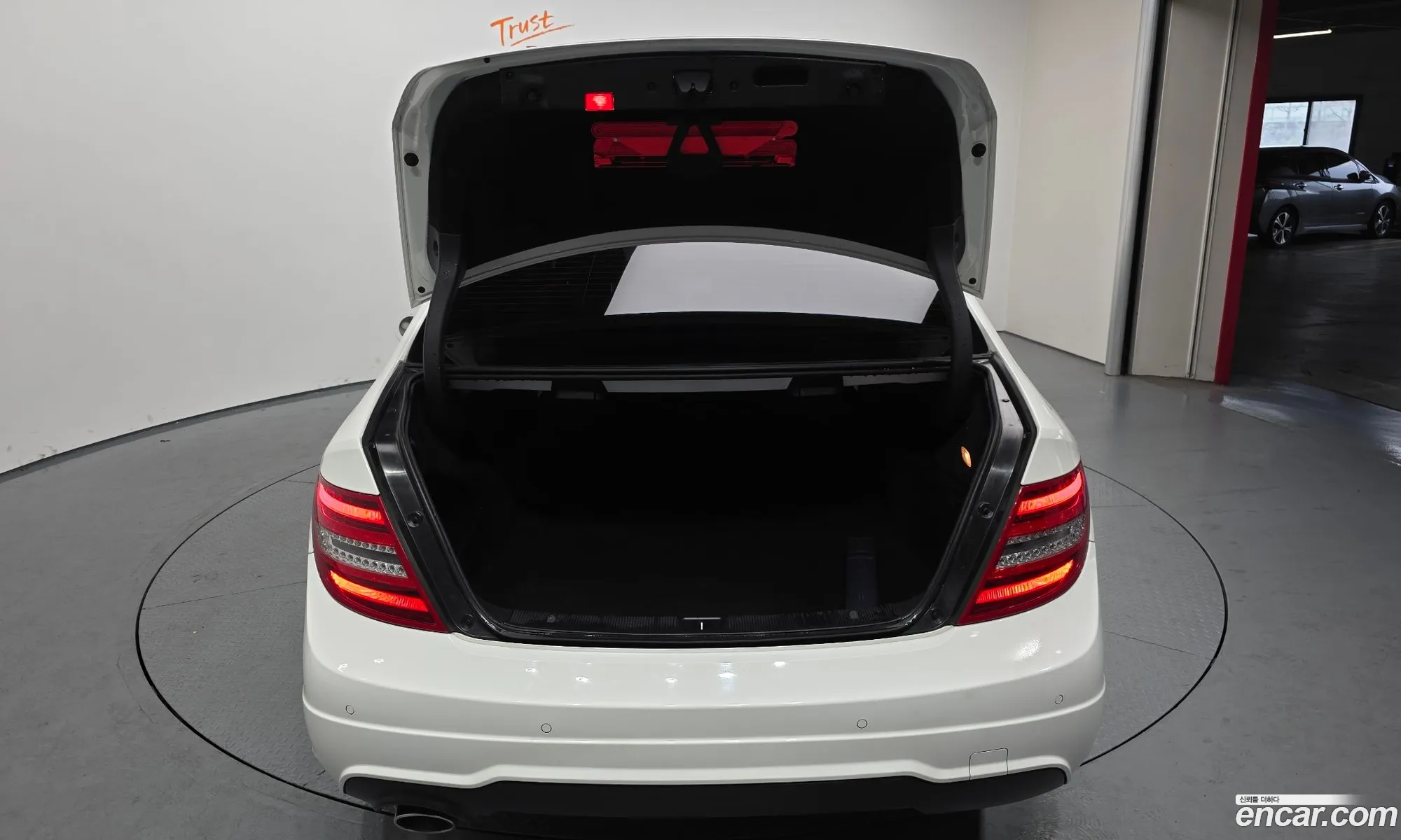 Mercedes-Benz C-Class W204 2013 WDDGF4JB7DA859886 — 10