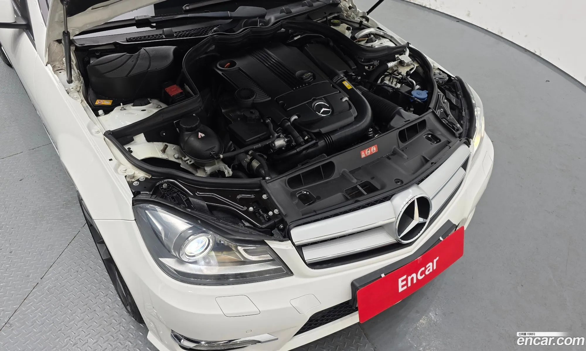 Mercedes-Benz C-Class W204 2013 WDDGF4JB7DA859886 — 18
