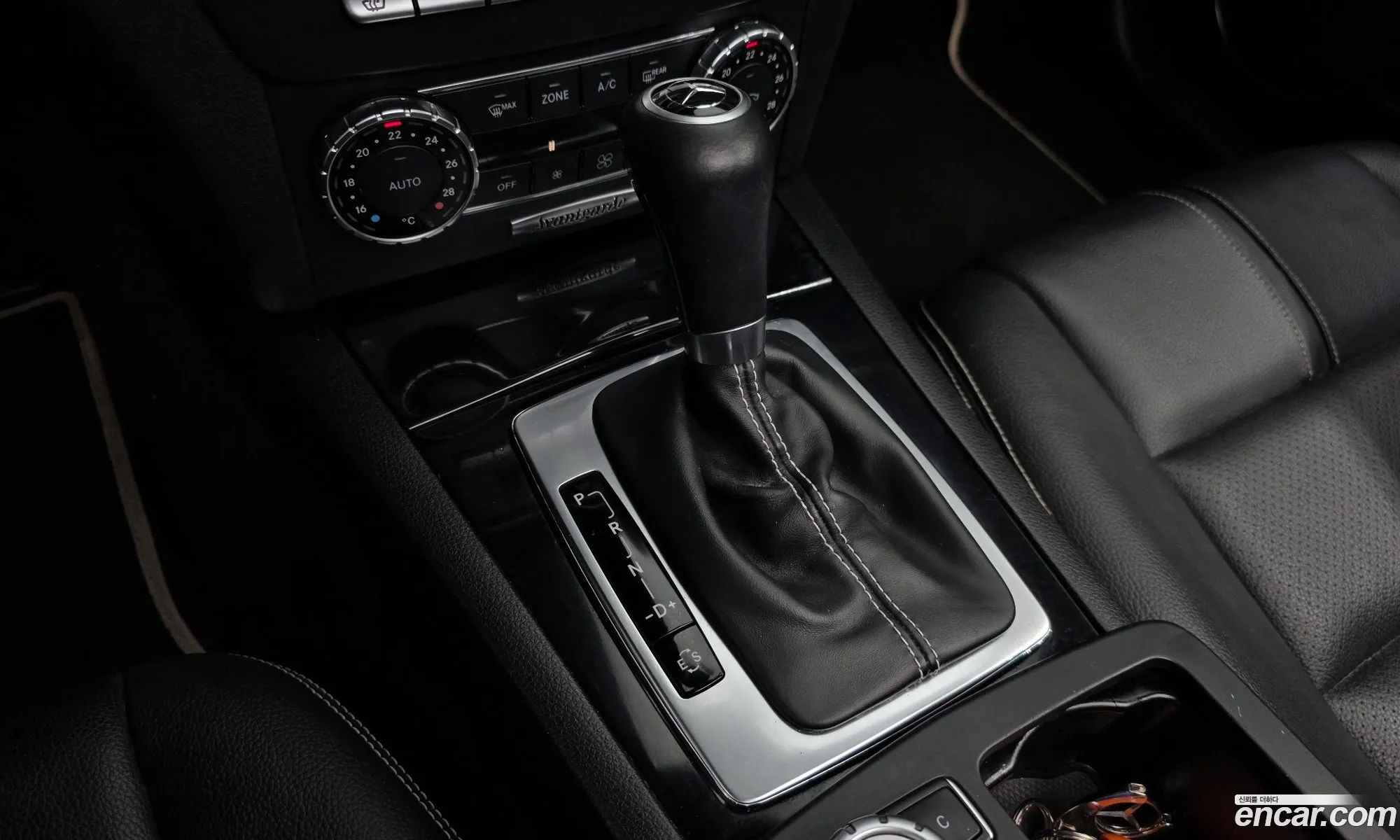 Mercedes-Benz C-Class W204 2013 WDDGF4JB7DA859886 — 11
