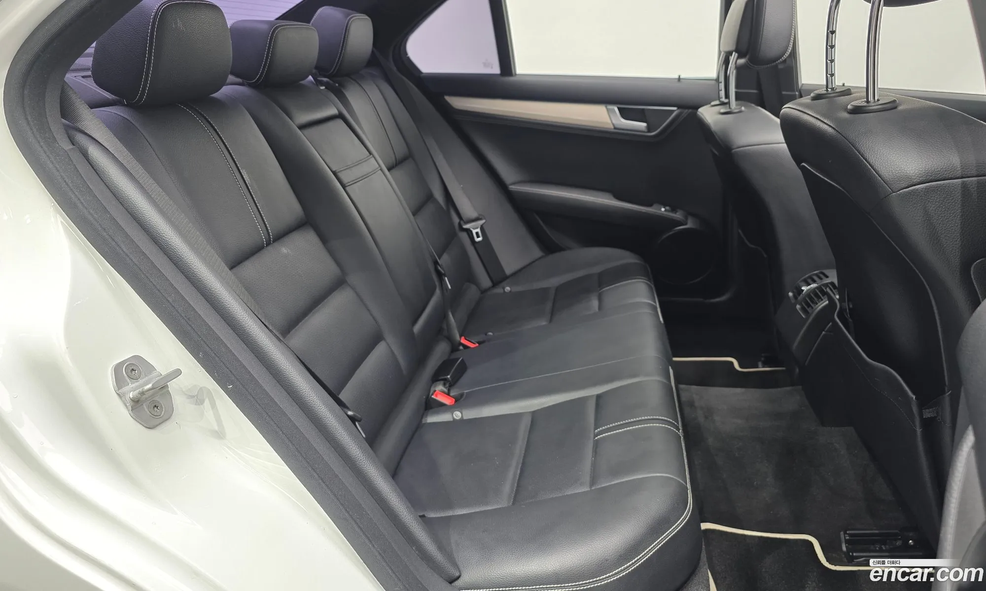 Mercedes-Benz C-Class W204 2013 WDDGF4JB7DA859886 — 15
