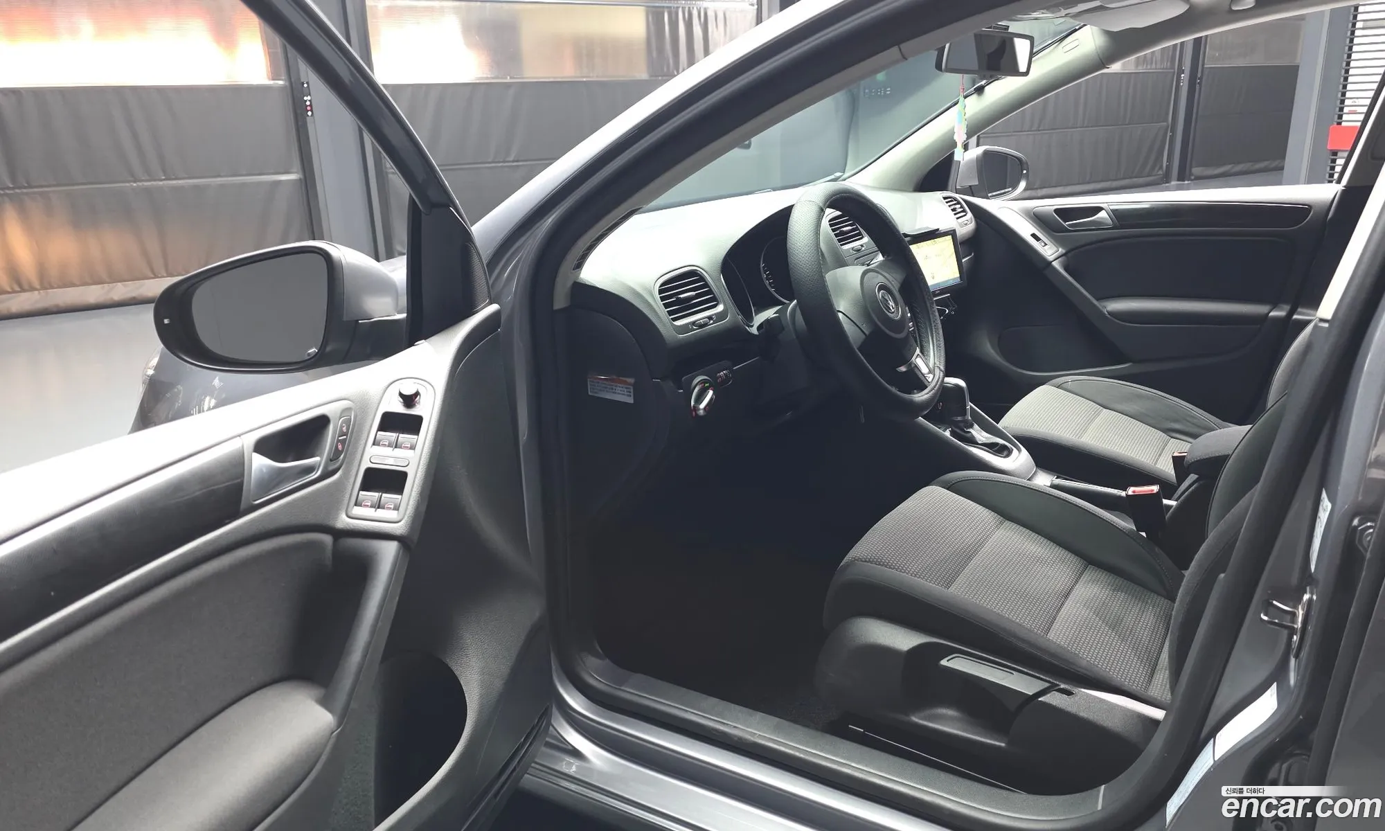 Volkswagen Golf 6th Gen 2011 — 7