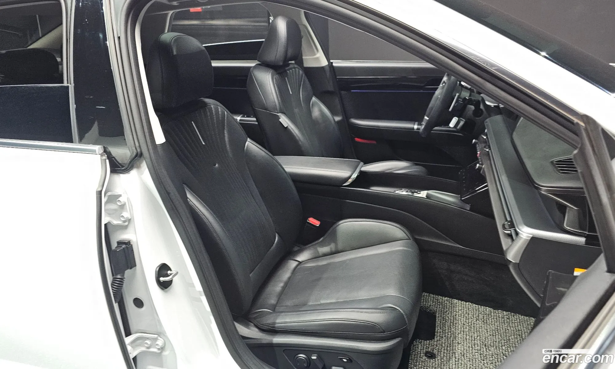 Hyundai Grandeur Hybrid 2023 — 6