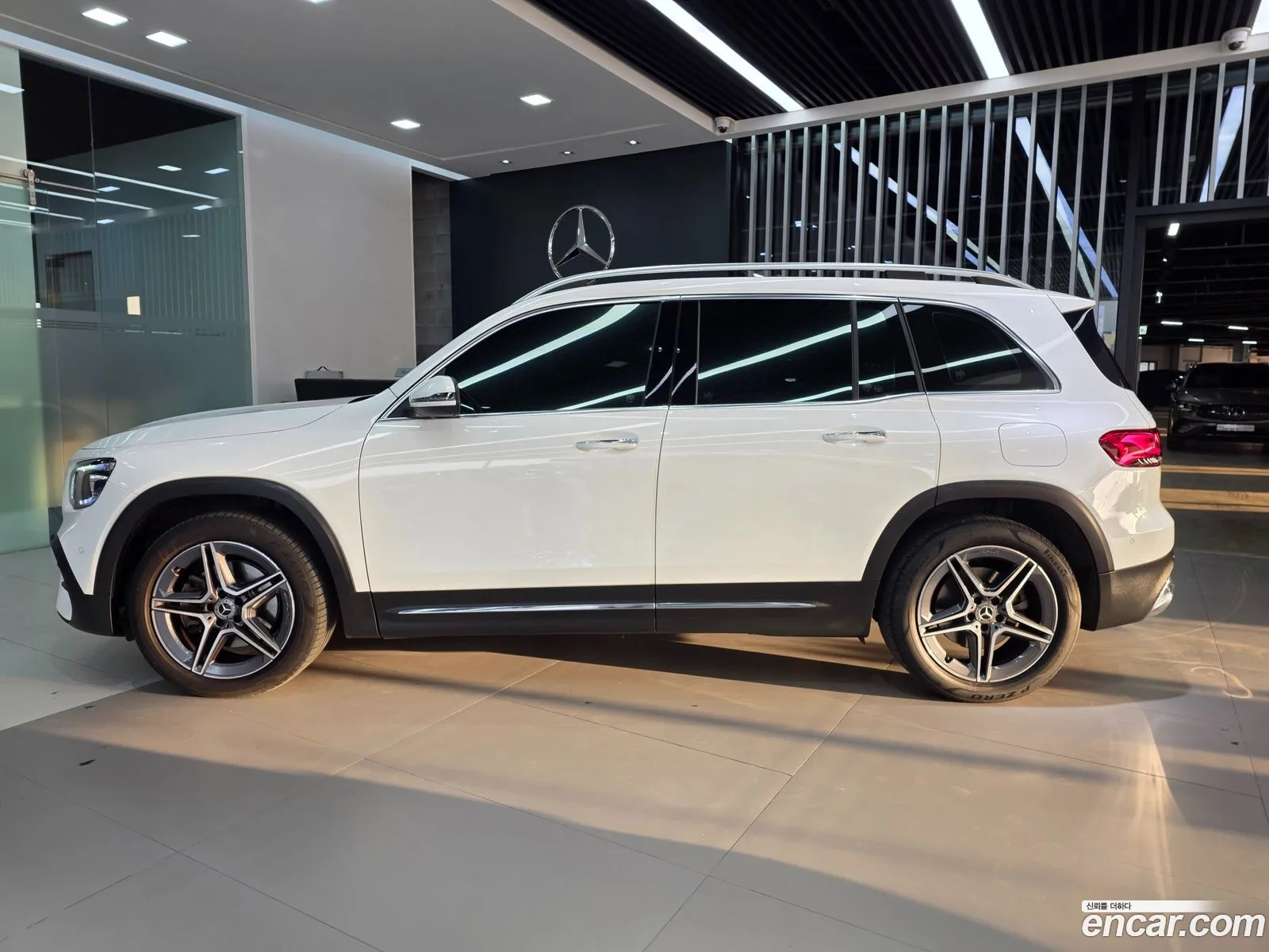 Mercedes-Benz GLB-Class X247 2022 — 20