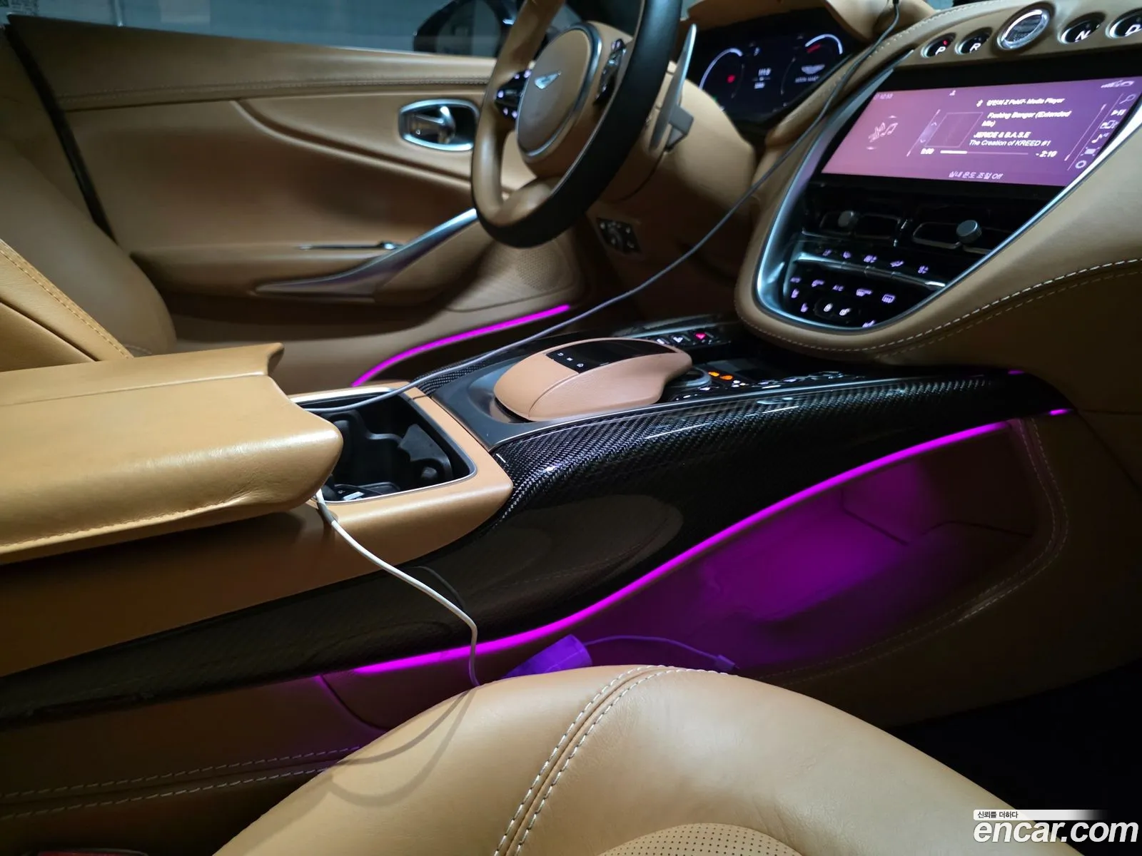 Aston Martin DBX 2021 — 3