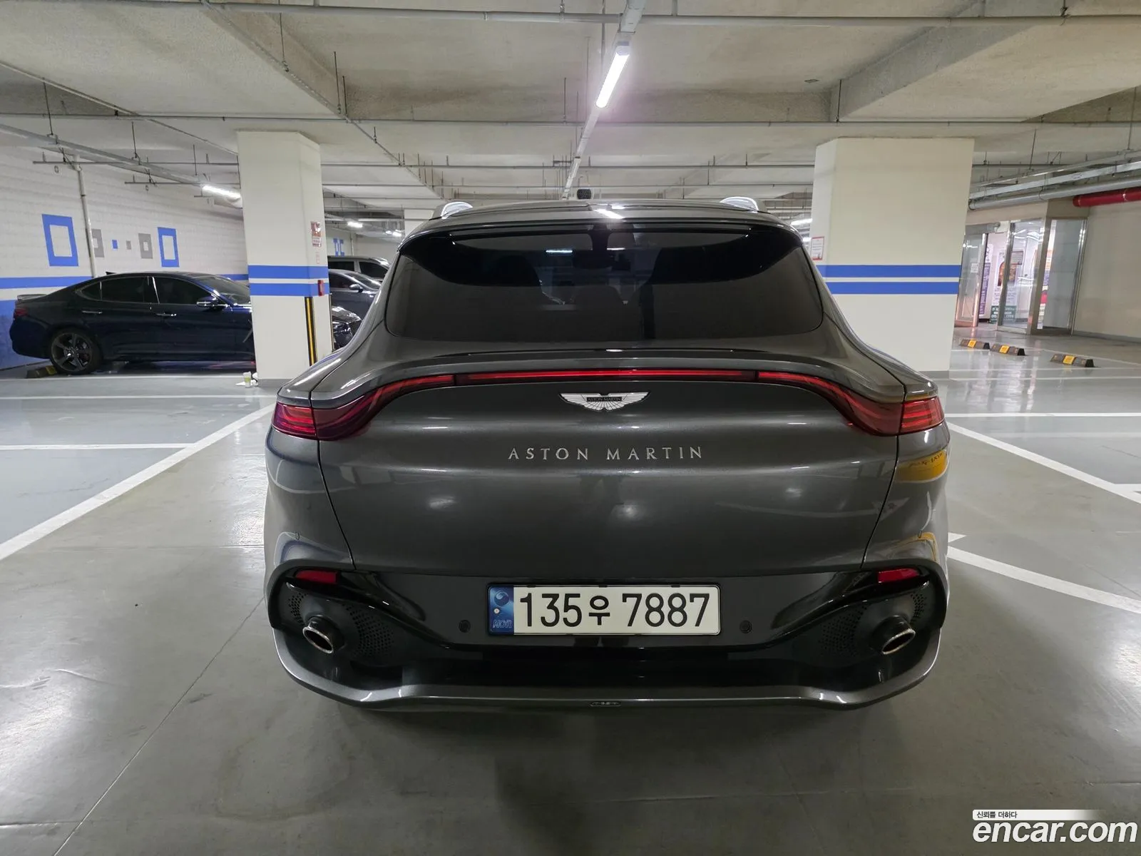 Aston Martin DBX 2021 — 8