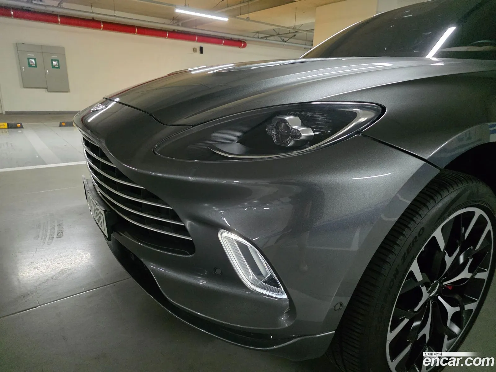 Aston Martin DBX