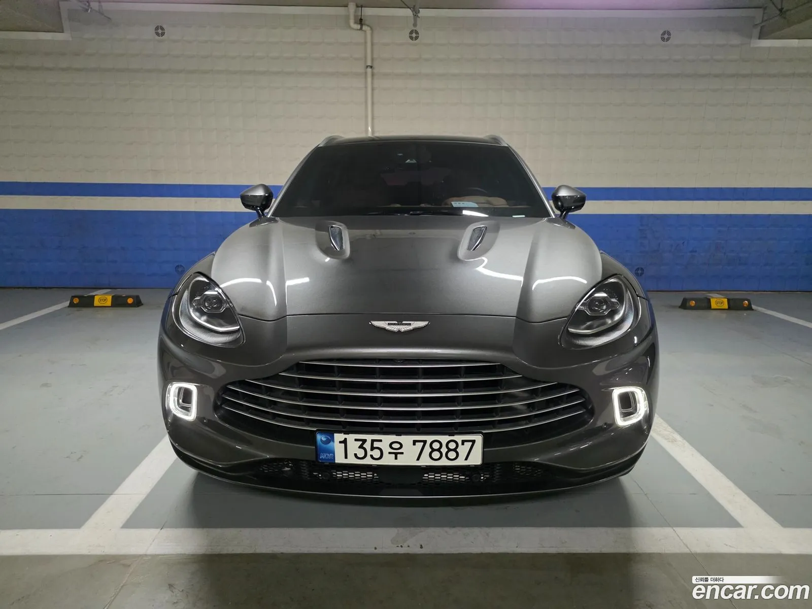 Aston Martin DBX 2021 — 11