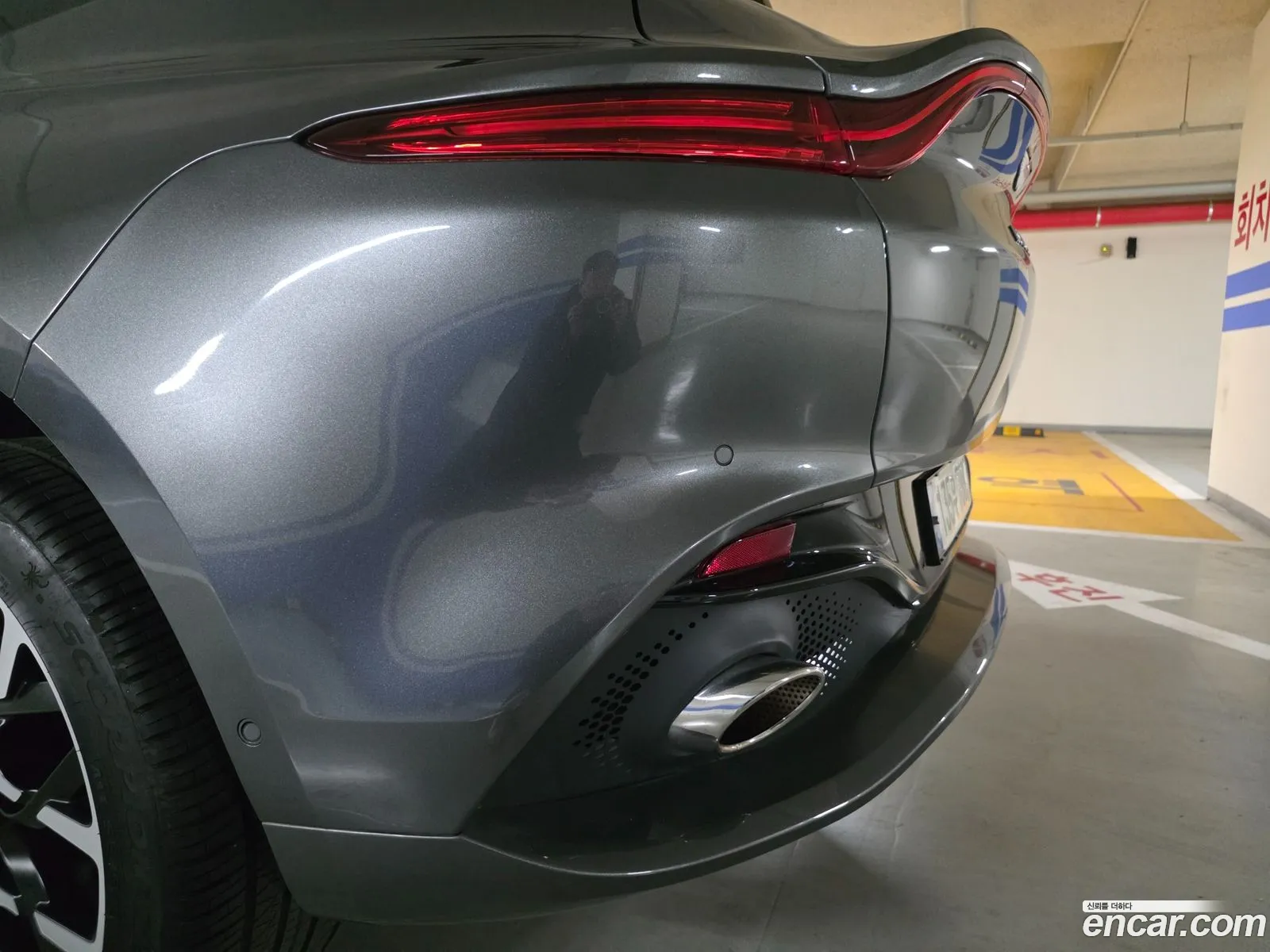Aston Martin DBX 2021 — 19