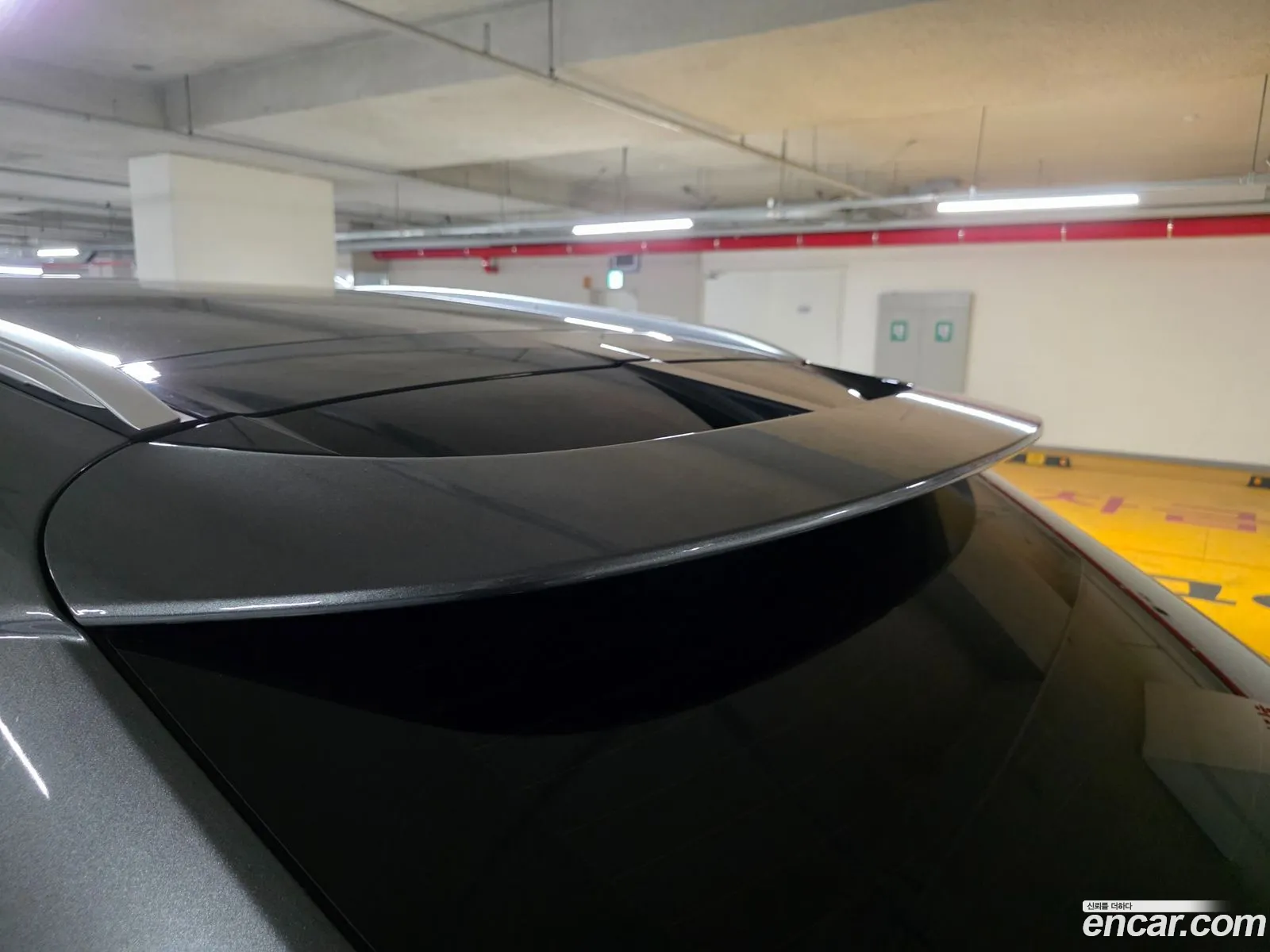 Aston Martin DBX 2021 — 15