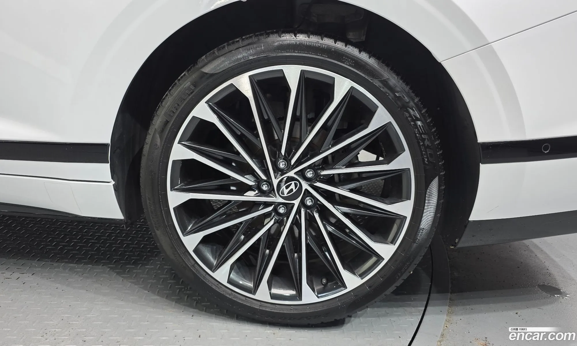 Hyundai Grandeur Hybrid 2024 — 10