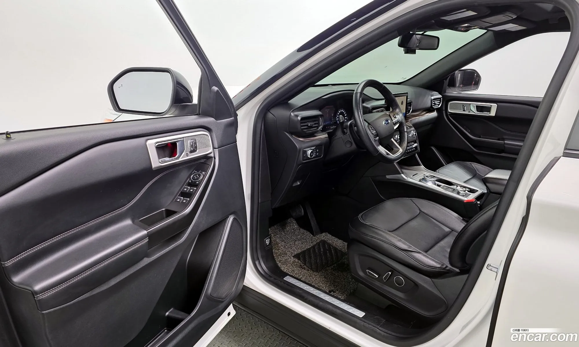 Ford Explorer 6th Gen 2020 1FMSK8FH5LGB70098 — 4