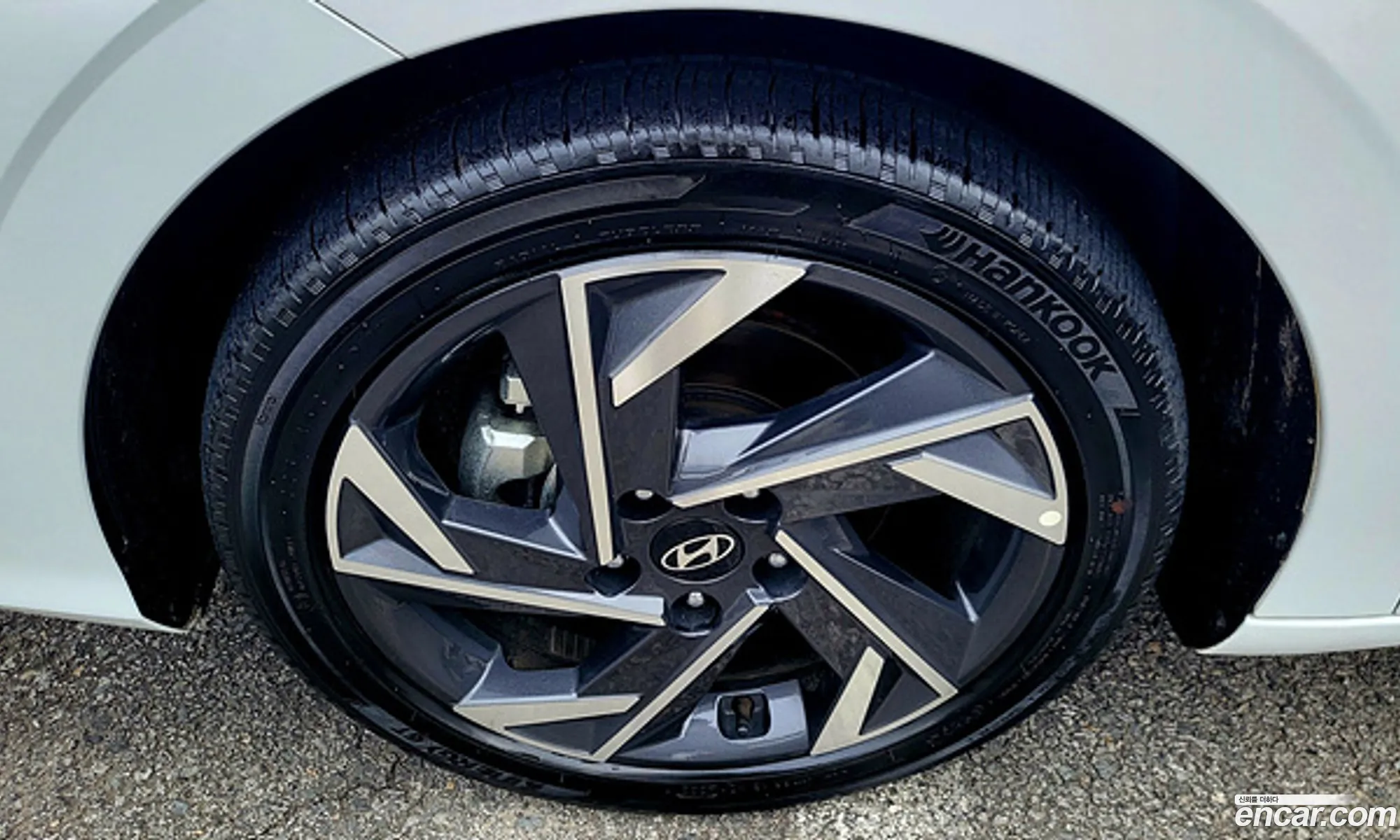 Hyundai Elantra Hybrid 2024 — 19