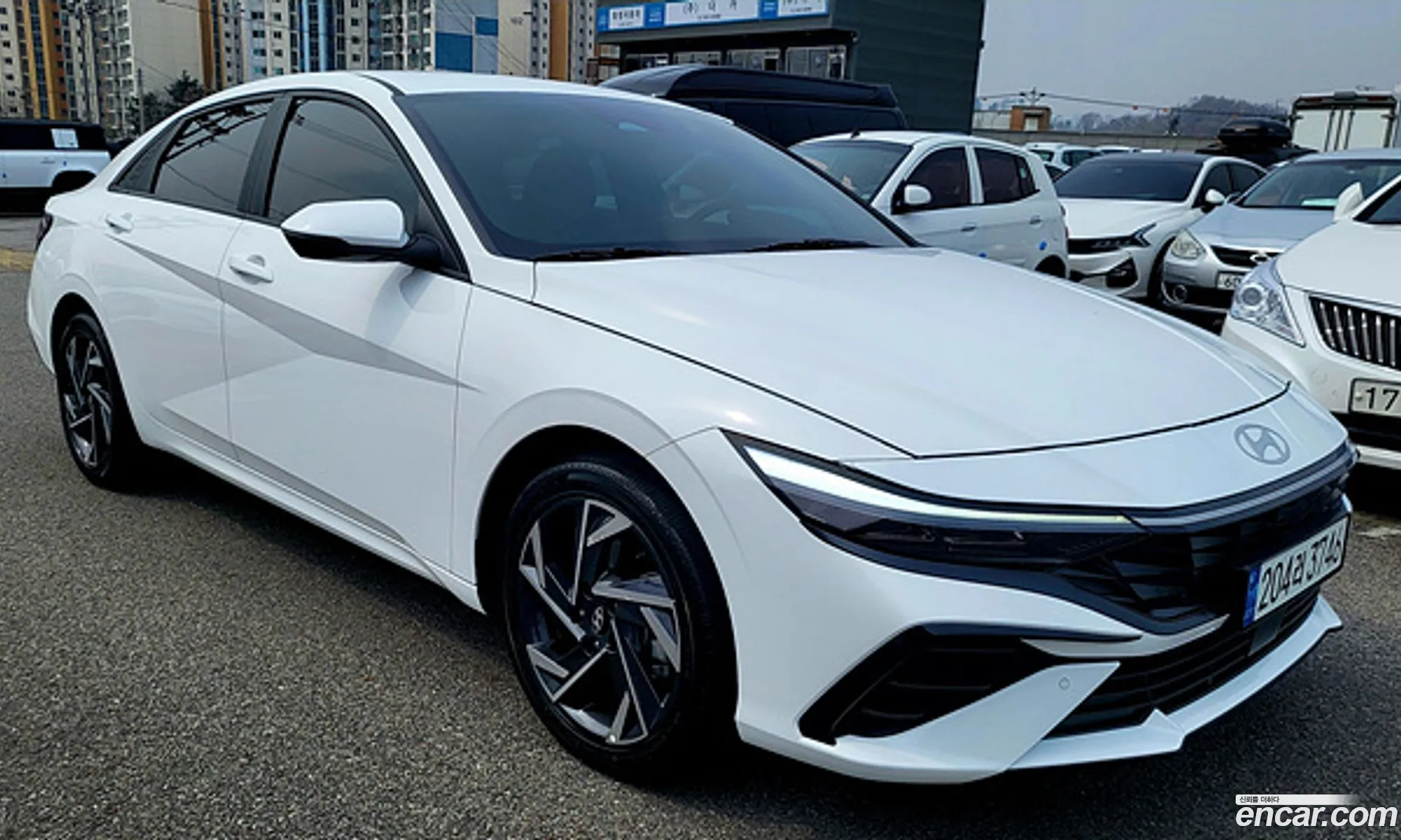 Hyundai Elantra Hybrid 2024 — 13