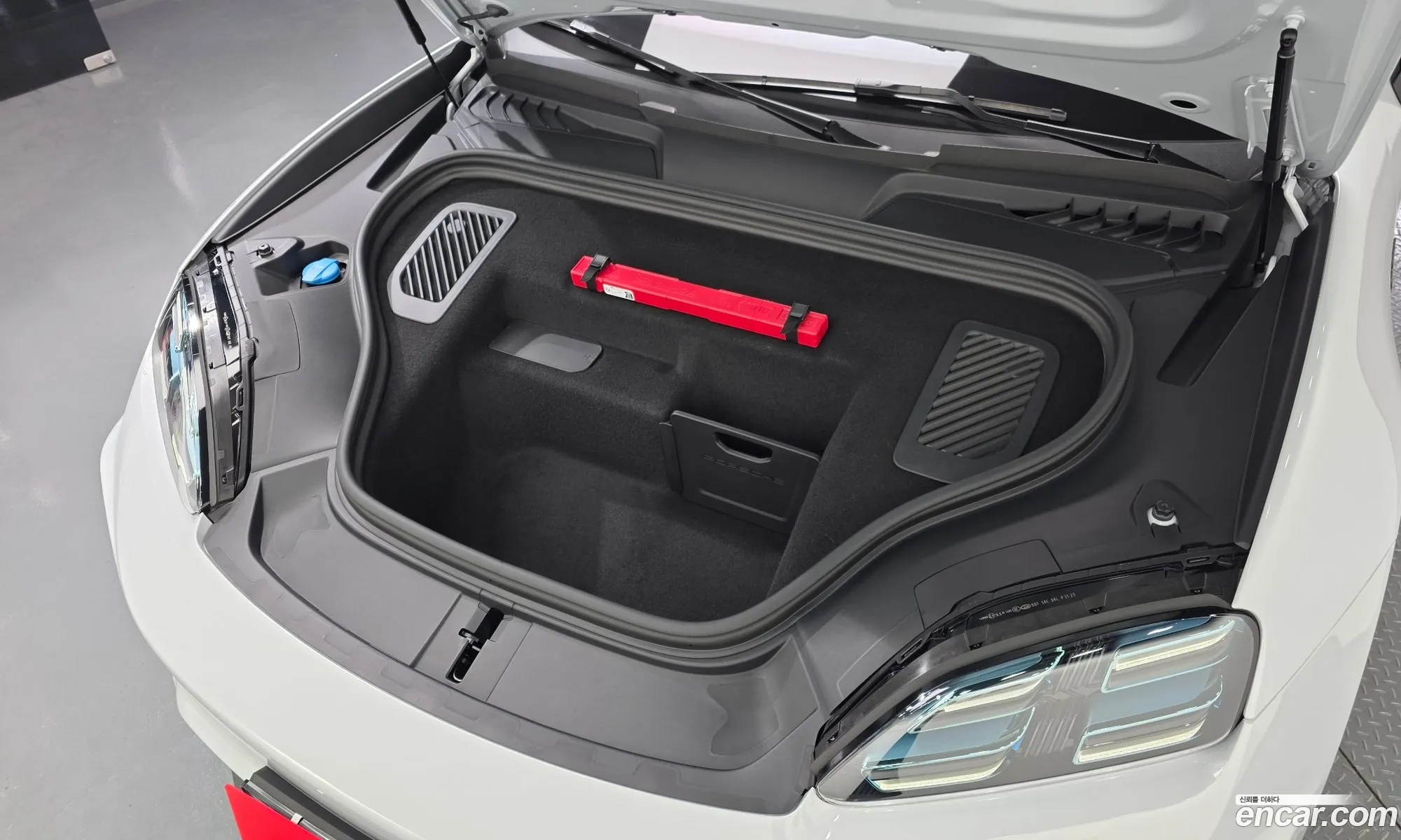 Porsche Macan EV 2025 WP1AC2XA6SL175002 — 14