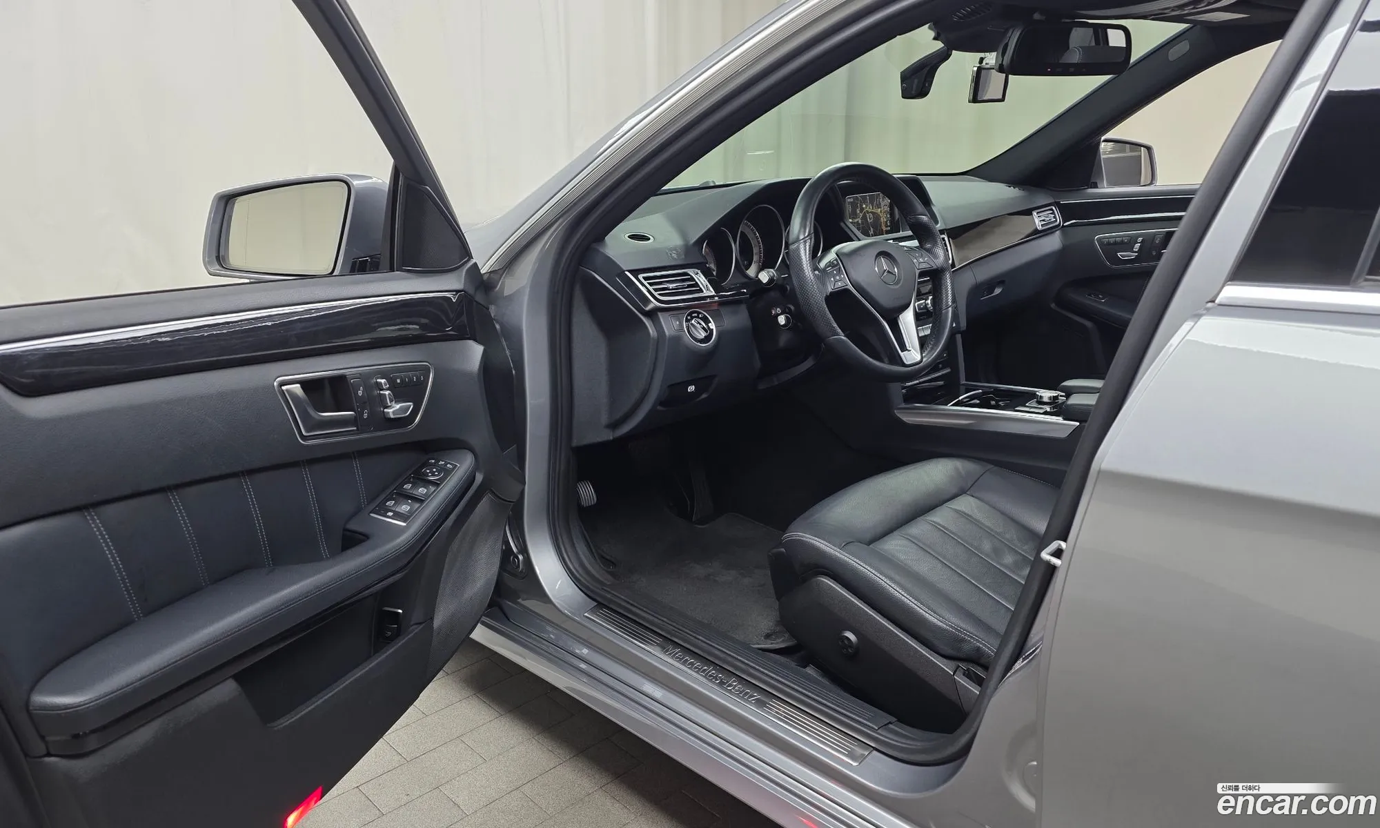 Mercedes-Benz E-Class W212 2014 WDDHF8CB5EA971757 — 4
