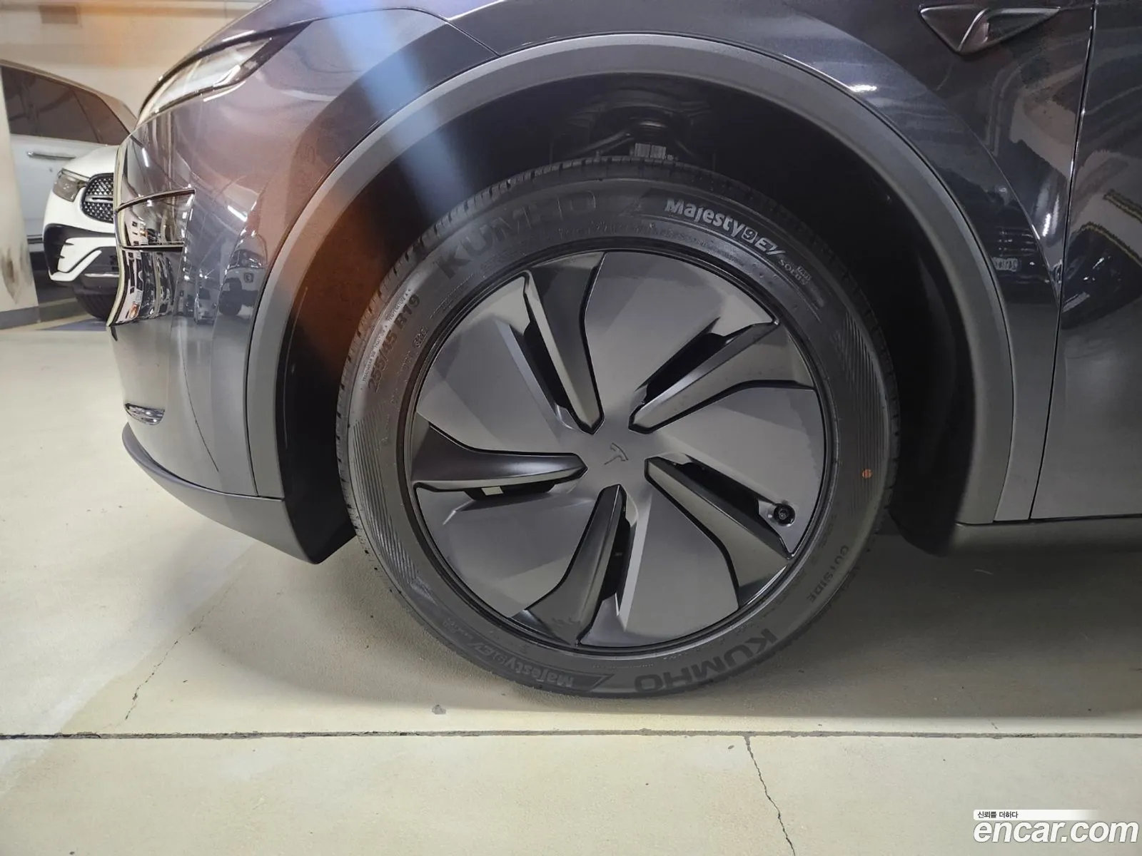 Tesla Model Y 2026 — 7