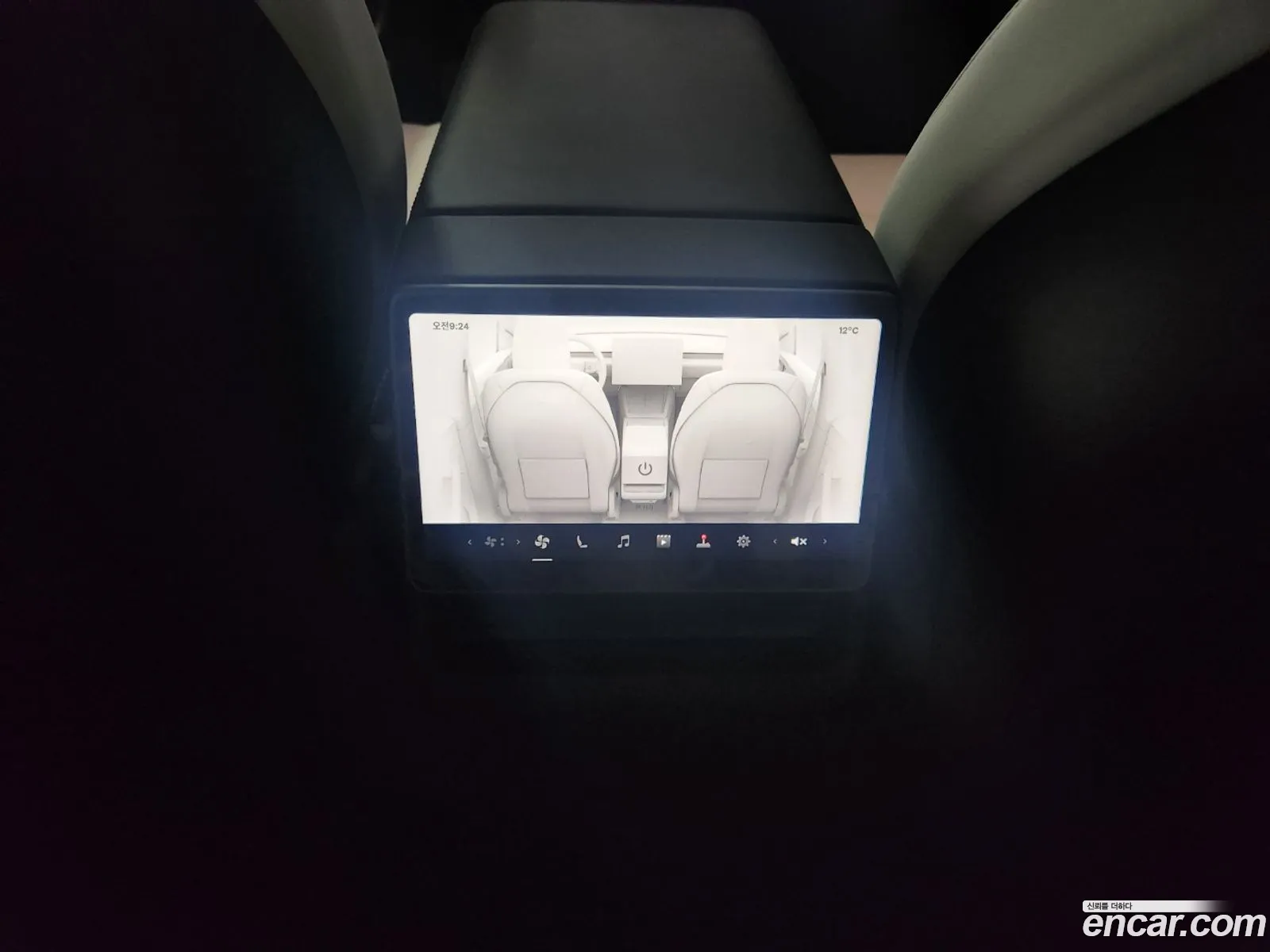 Tesla Model Y 2026 — 14