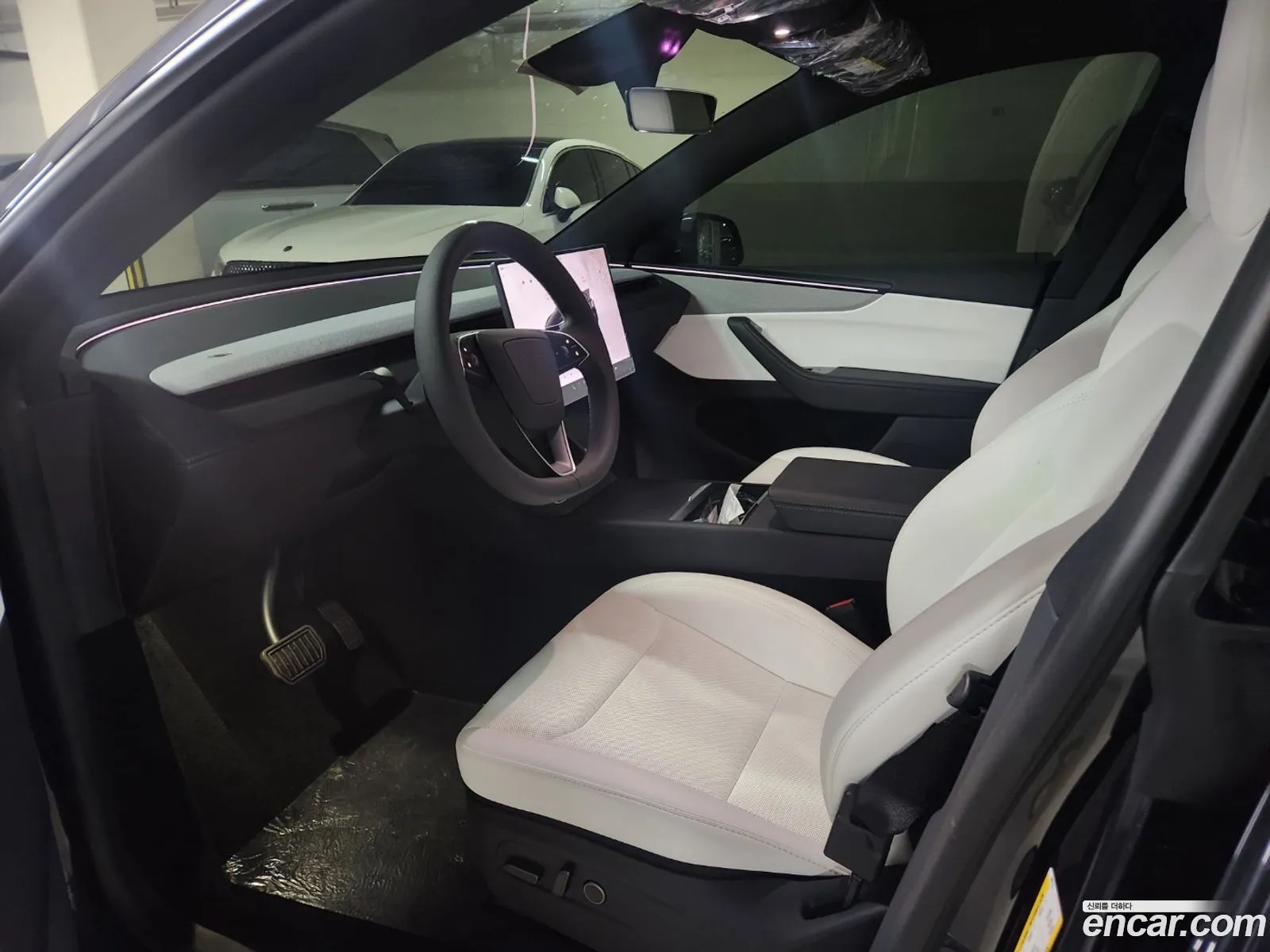 Tesla Model Y 2026 — 8
