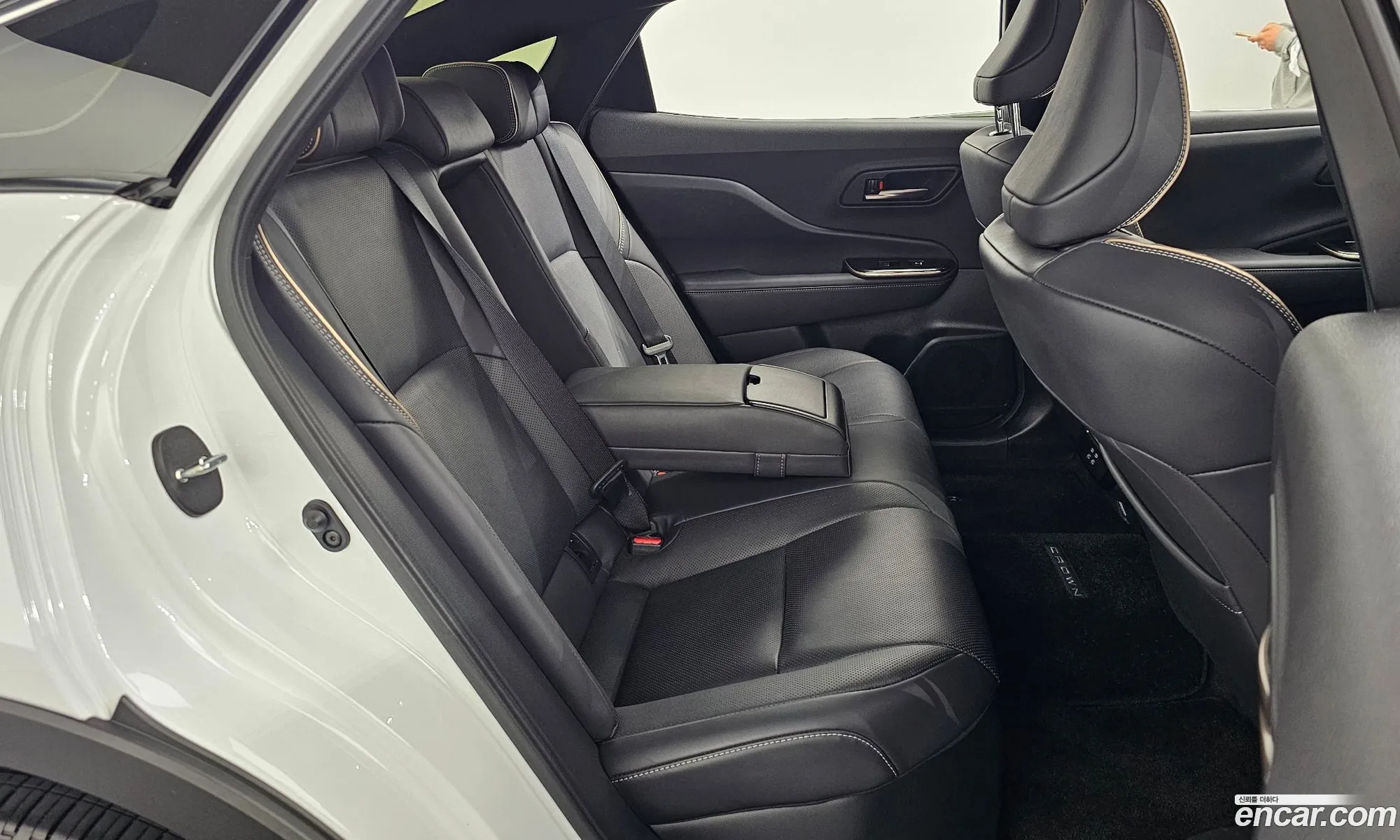 Toyota Crown Crossover 2024 JTDAAAAFXR3020522 — 12