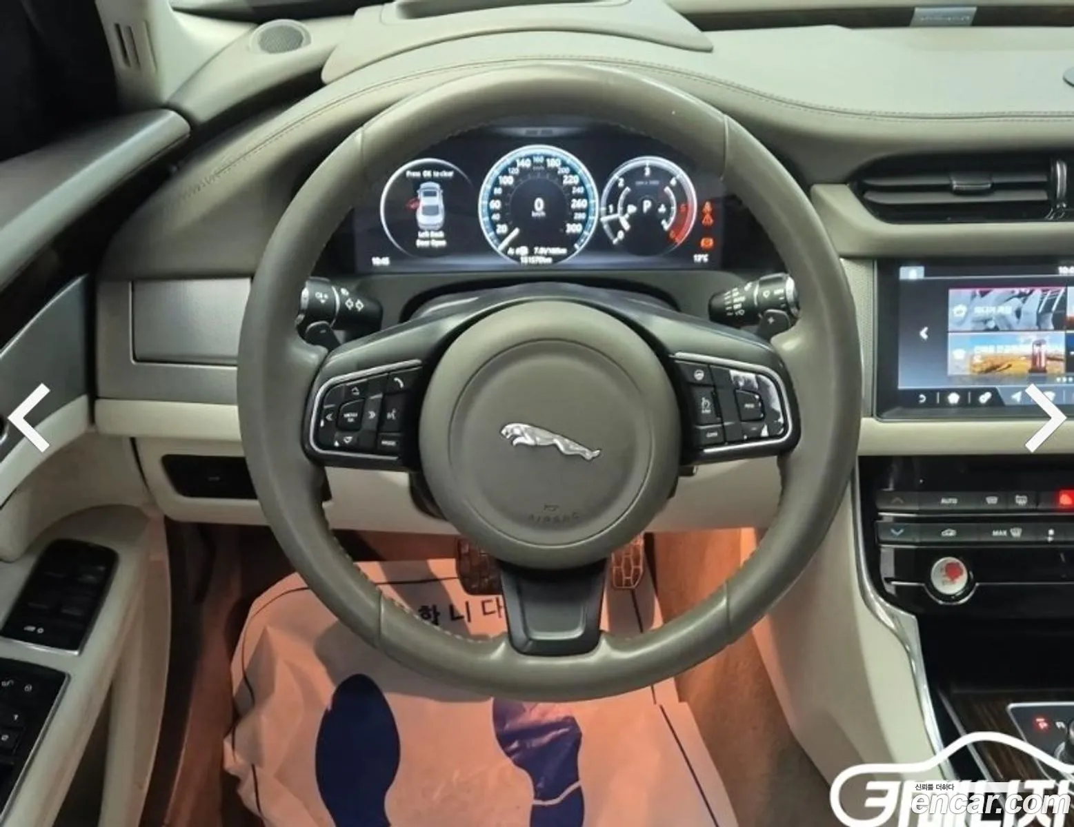 Jaguar XF 2017 — 12