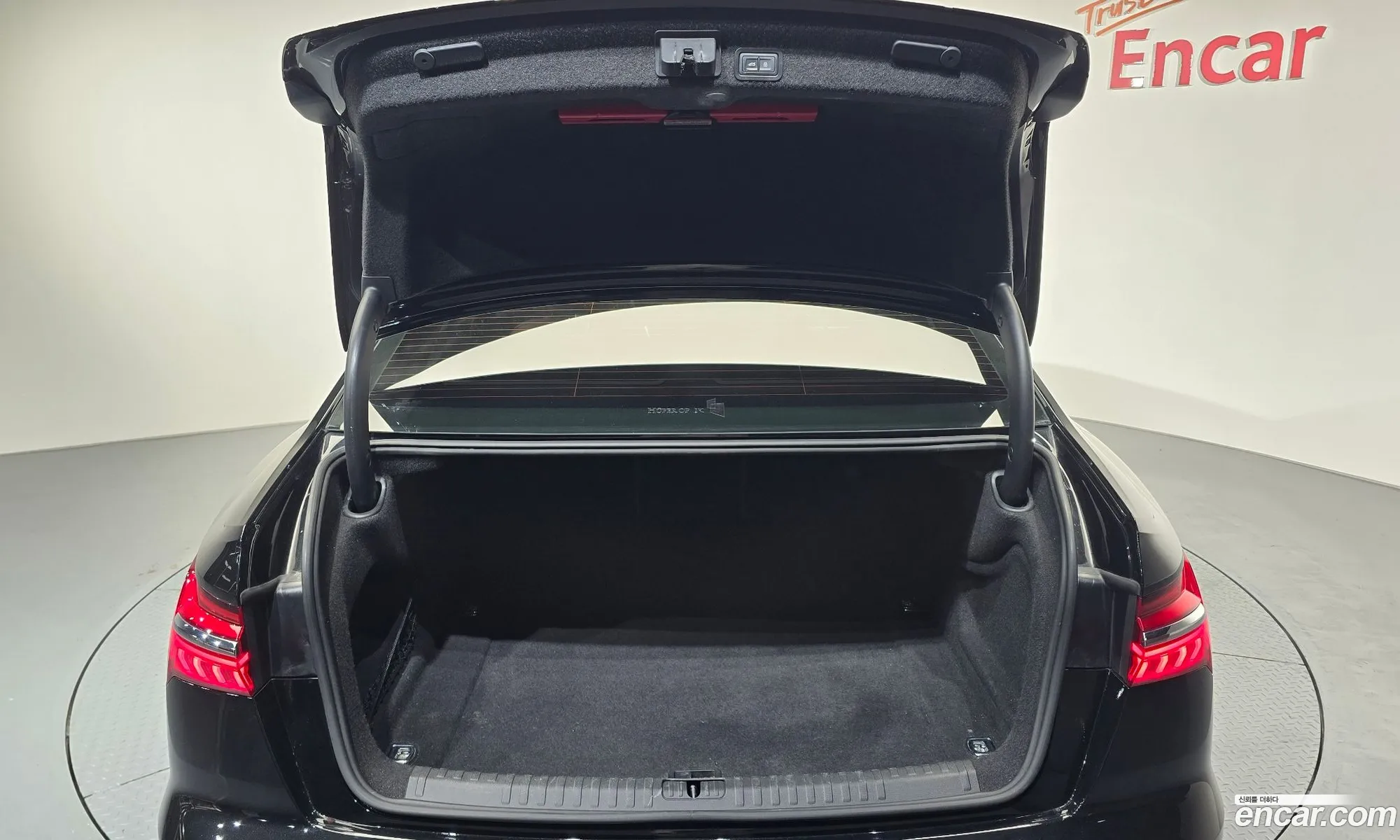 Audi A6 2021 WAUZZZF25MN002939 — 3