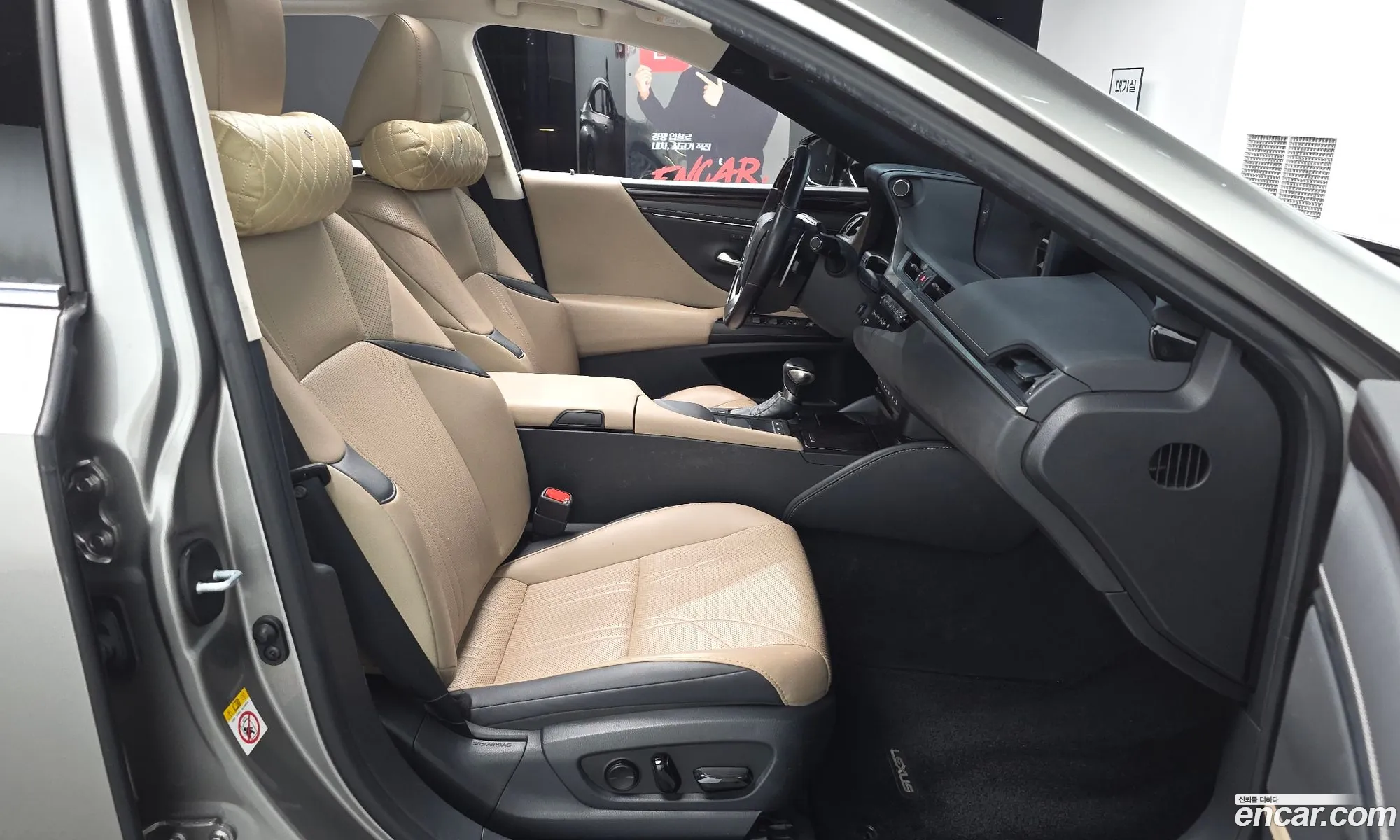 Lexus ES300h 7th Gen 2018 JTHB21B18K2013843 — 17
