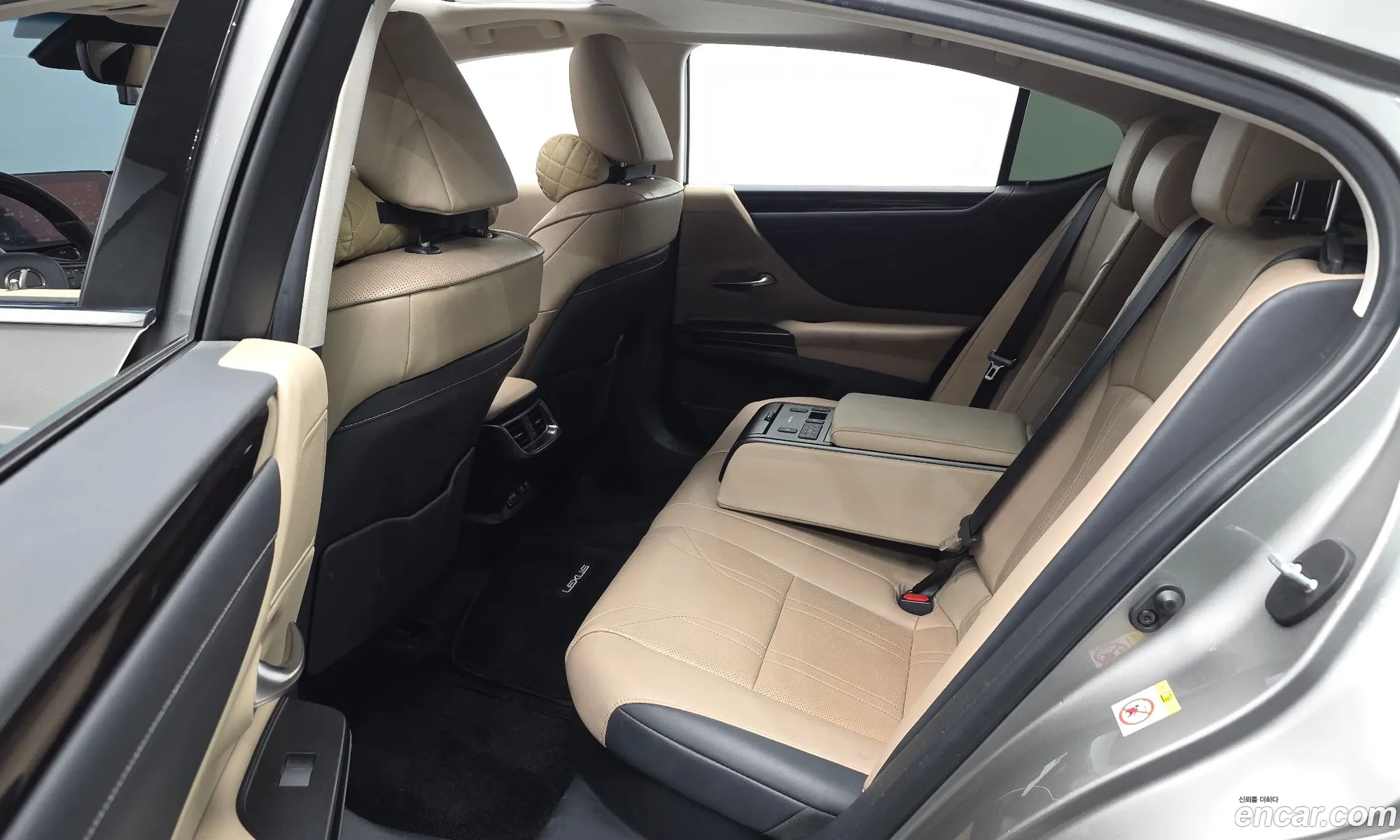 Lexus ES300h 7th Gen 2018 JTHB21B18K2013843 — 2