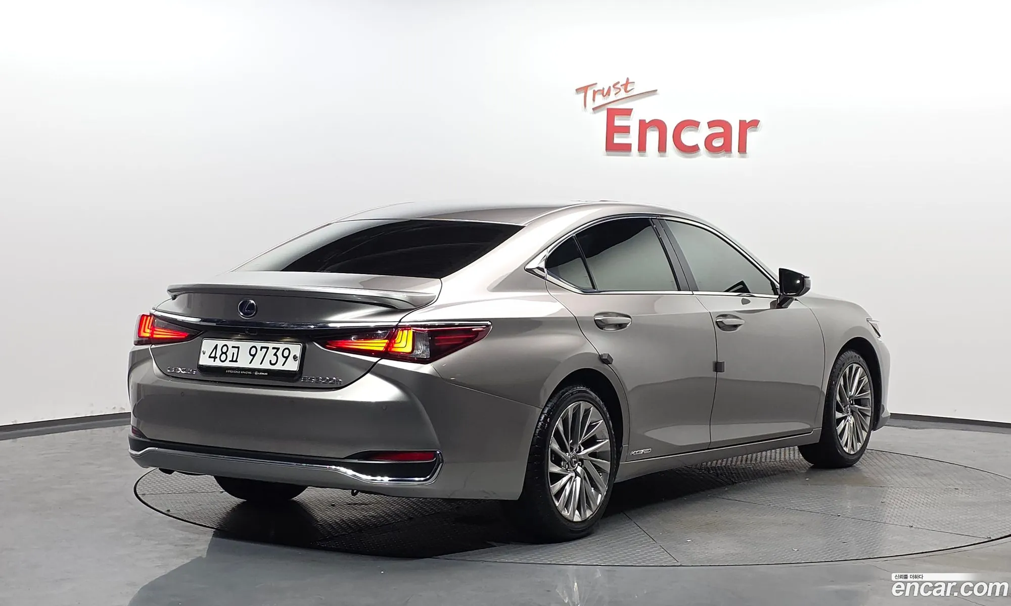Lexus ES300h 7th Gen 2018 JTHB21B18K2013843 — 4