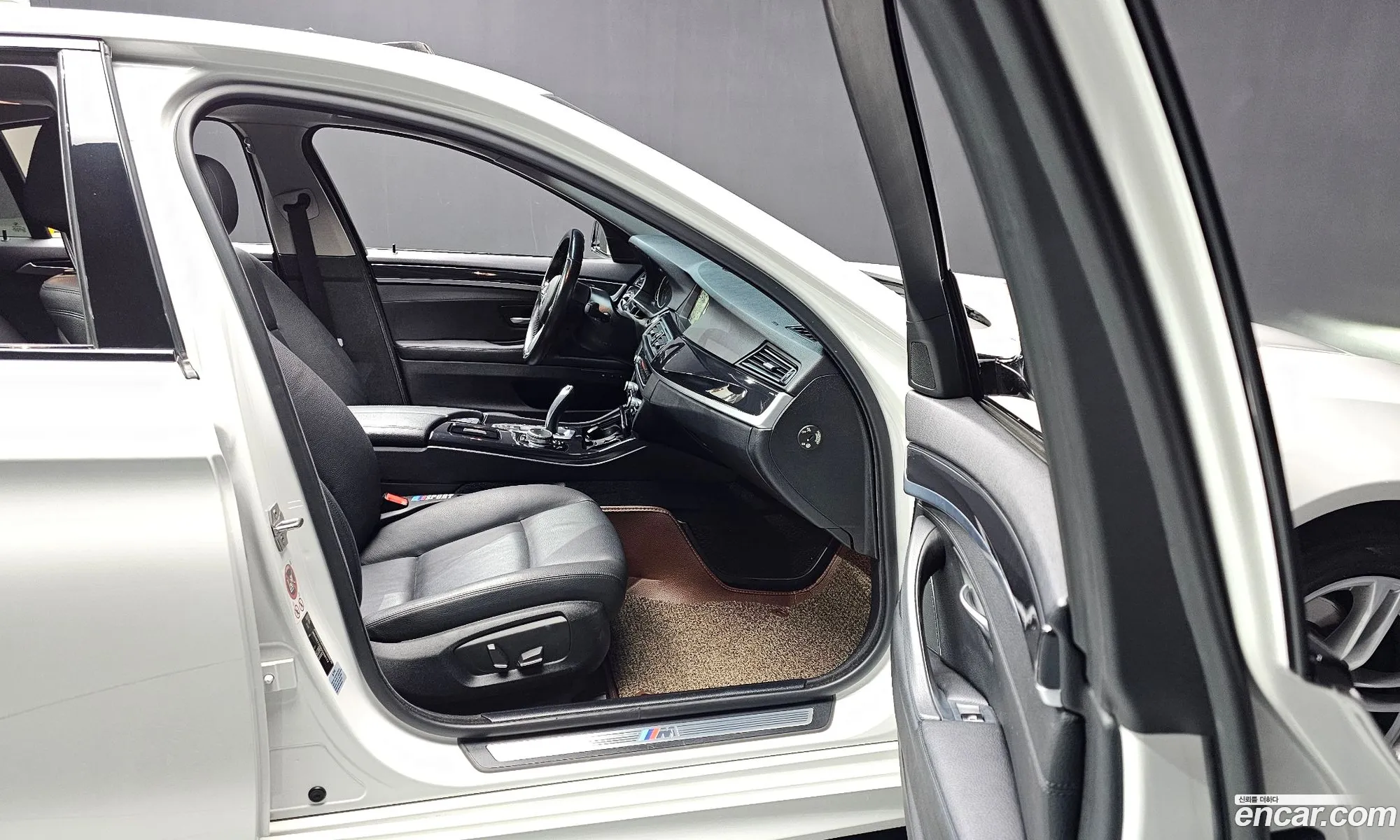 BMW 5 Series 2016 WBA5E7103GG568174 — 5