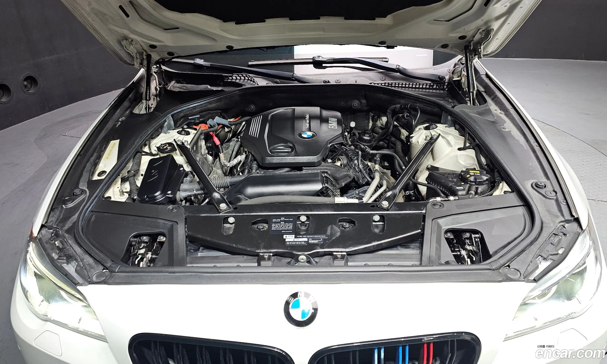 BMW 5 Series 2016 WBA5E7103GG568174 — 2