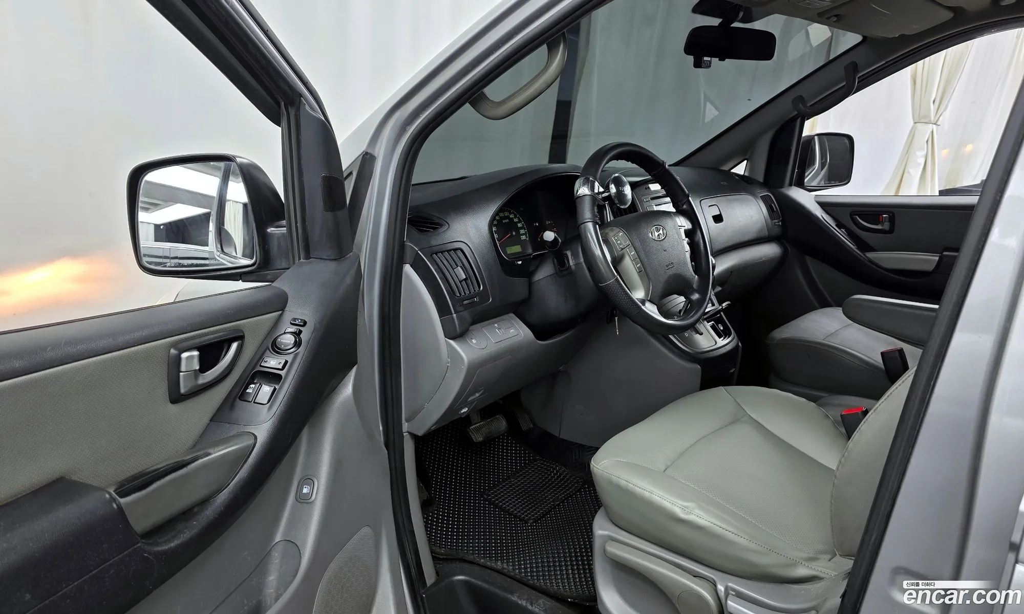 Hyundai Grand Starex 2012 — 18