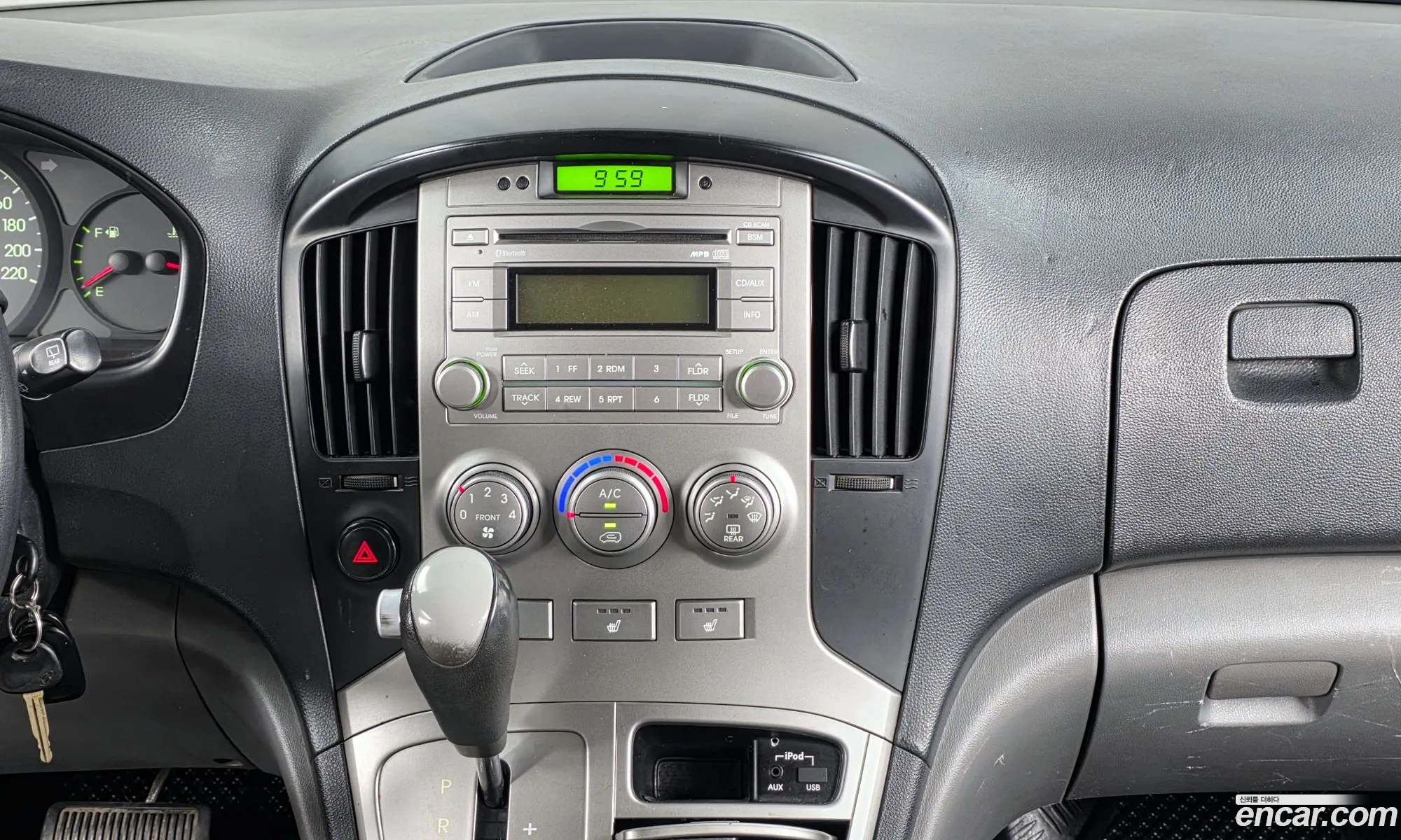 Hyundai Grand Starex 2012 — 11