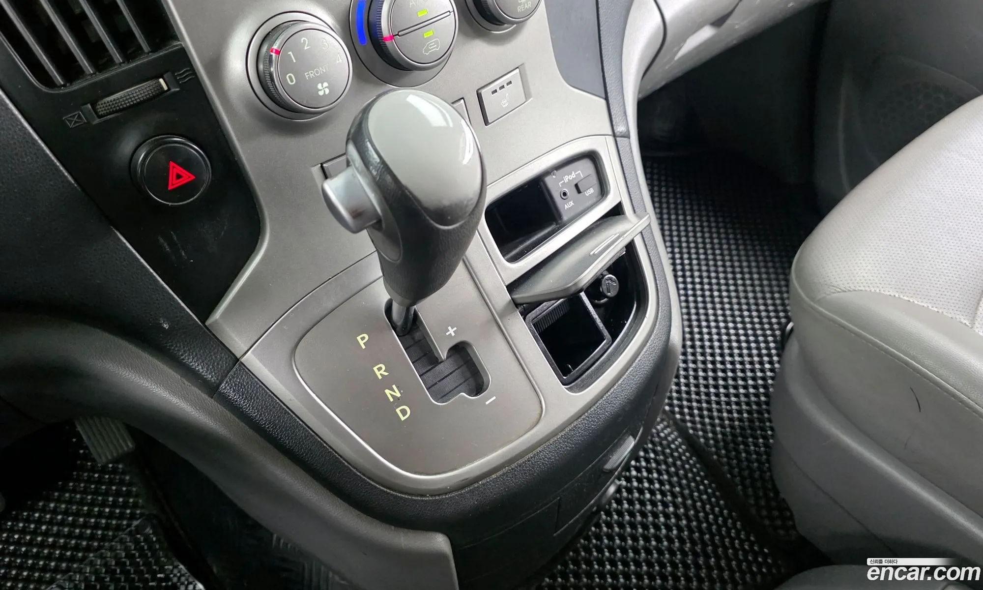 Hyundai Grand Starex 2012 — 16