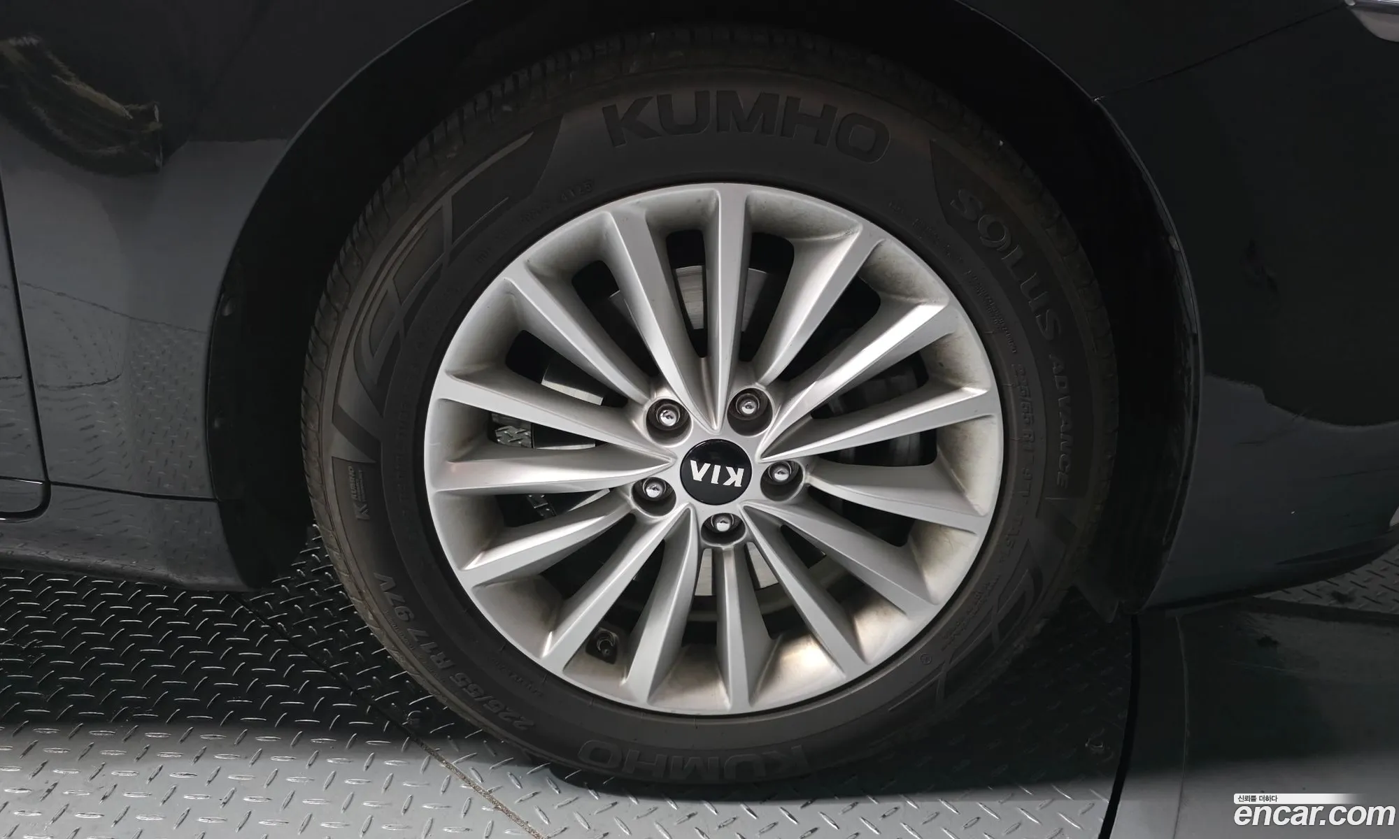 Kia K7 2018 — 17